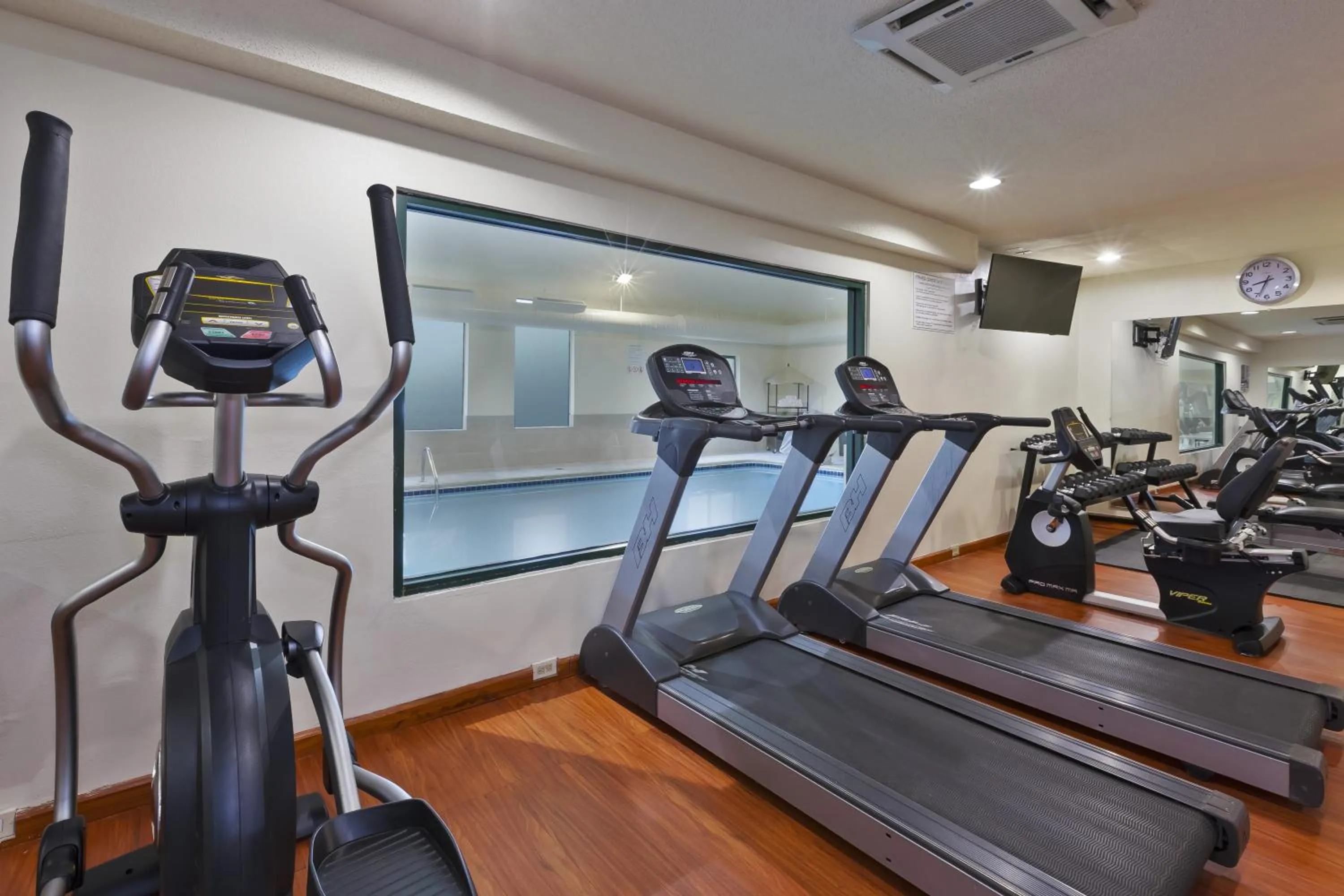 Fitness centre/facilities in Comfort Inn & Suites
