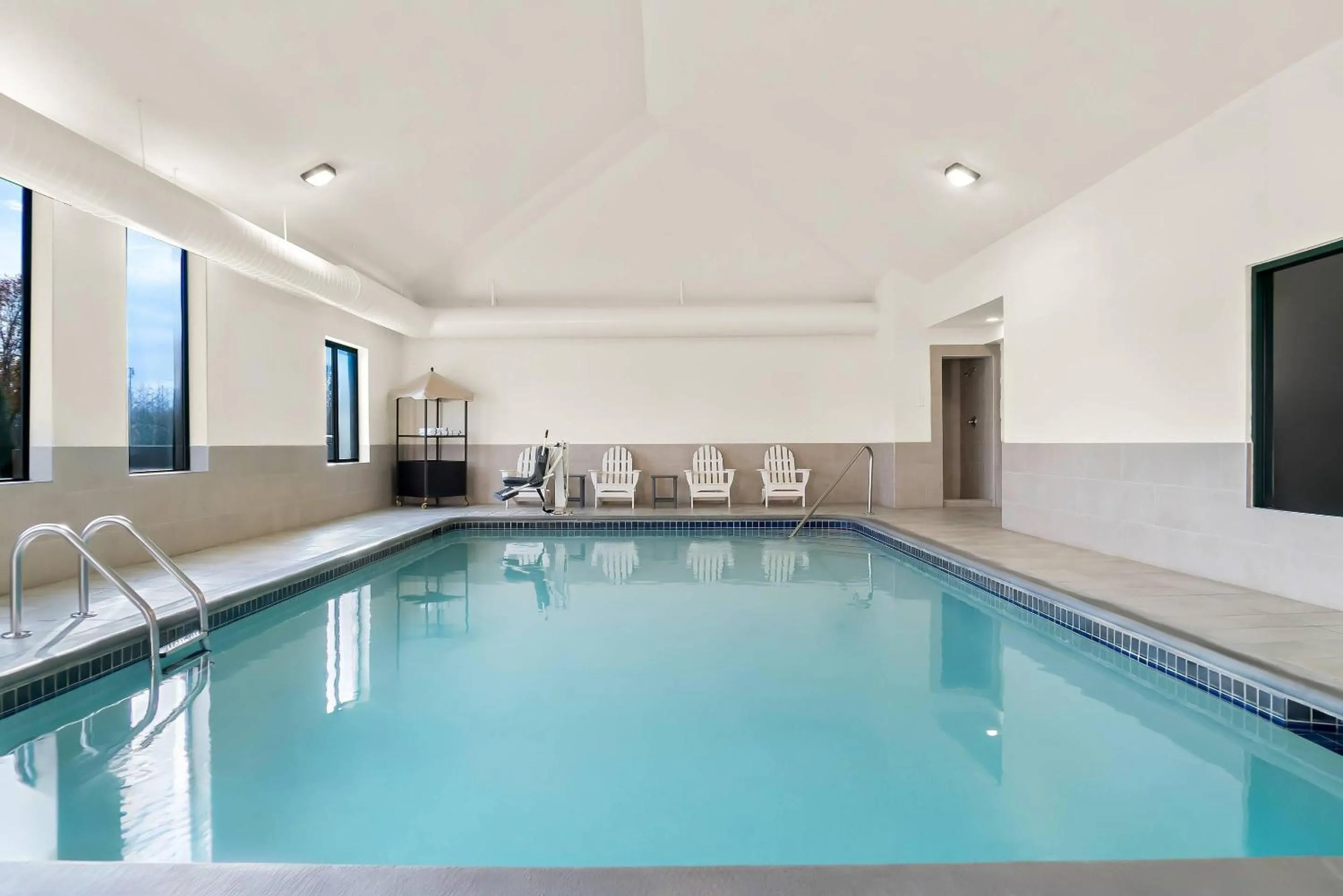 Swimming pool in Comfort Inn & Suites