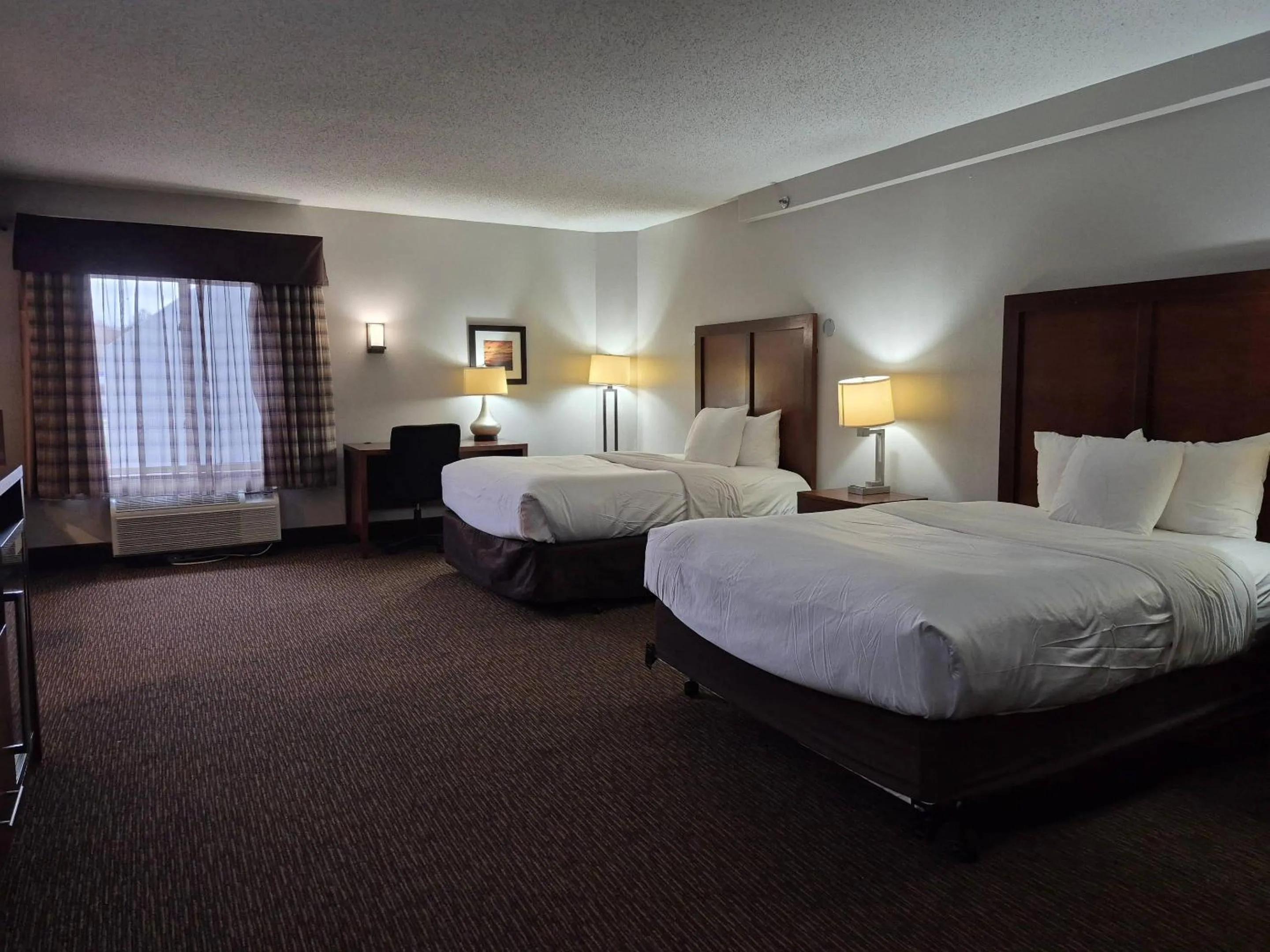Bedroom, Bed in Country Inn & Suites by Radisson, Battle Creek, MI