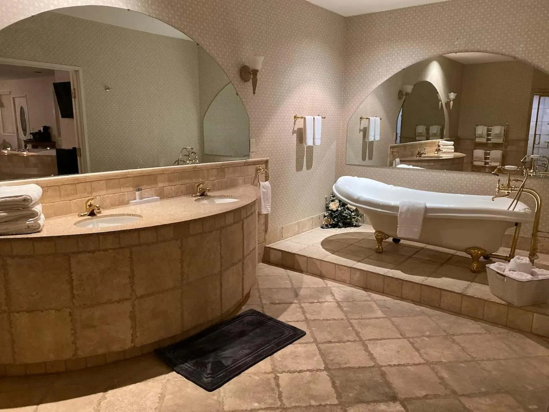 Bathroom in Lakeside Resort & Conference Center