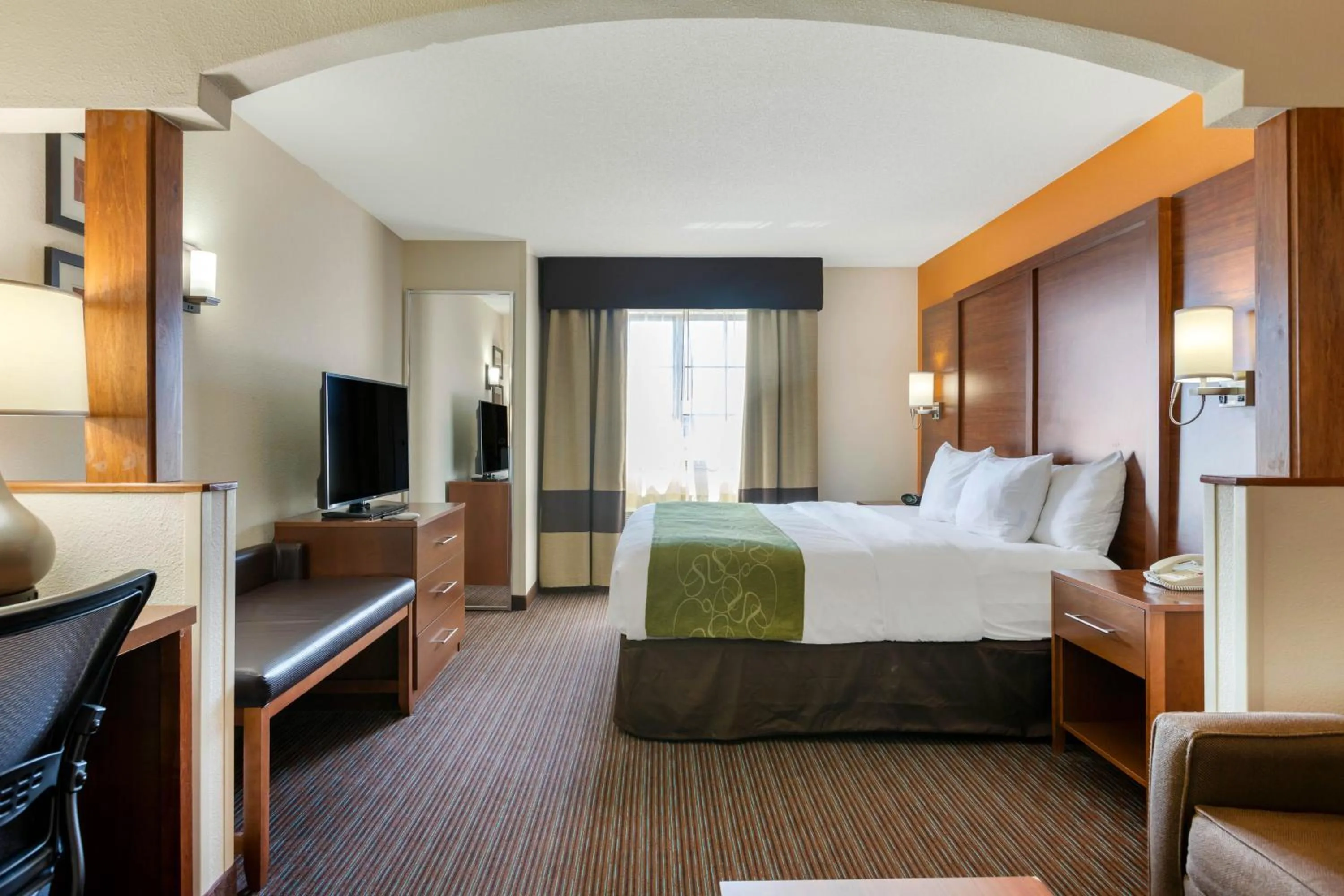 Bed in Comfort Suites Stevensville - St Joseph