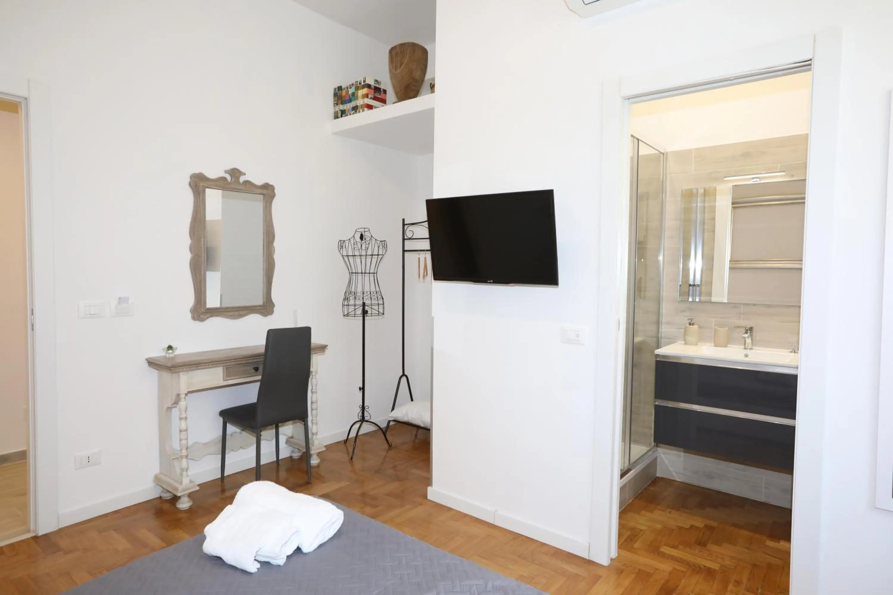 TV and multimedia, Bed in Unique luxury apartment and rooms