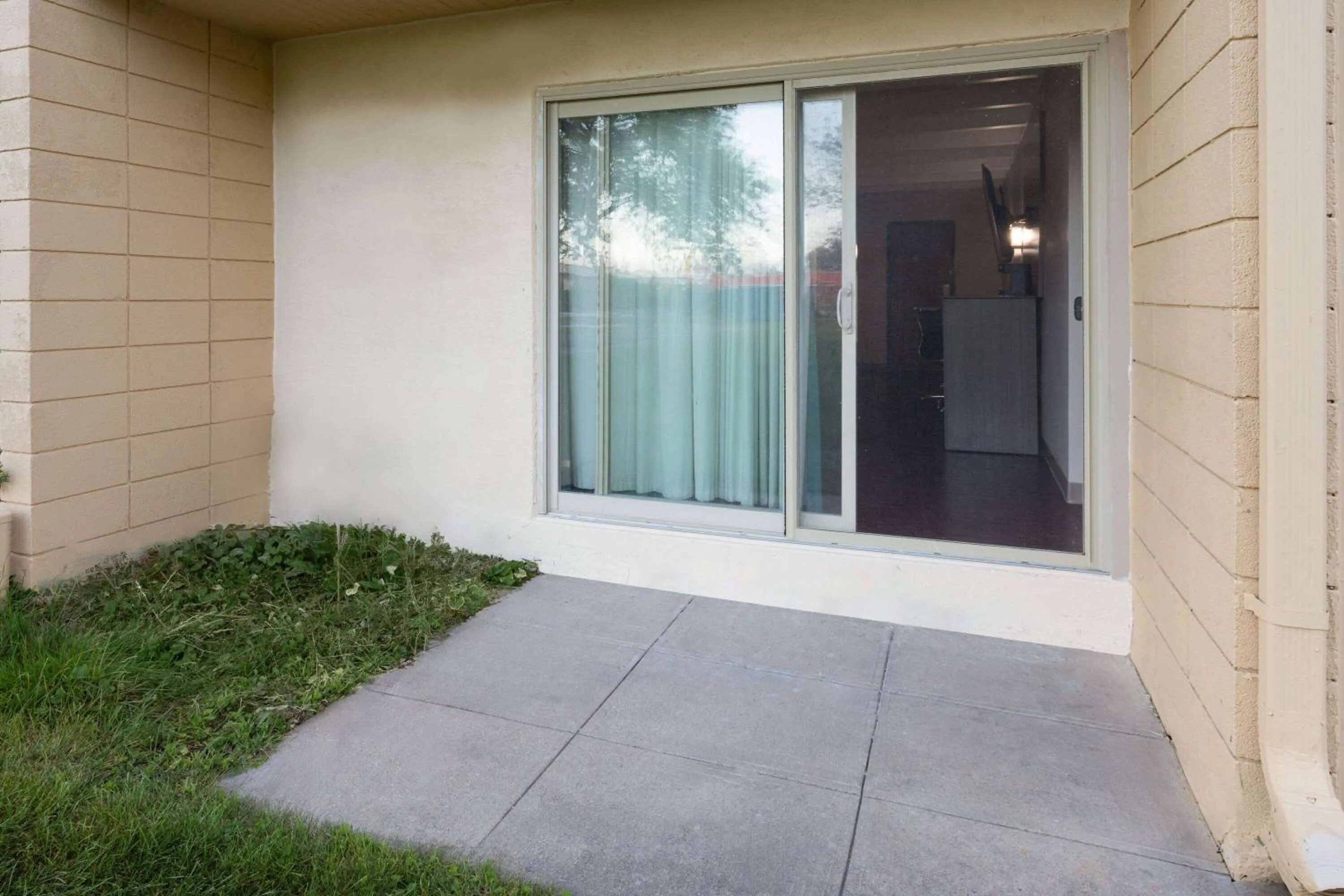 Photo of the whole room in Baymont by Wyndham Bay City