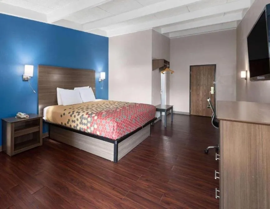 Bedroom, Bed in Baymont by Wyndham Bay City