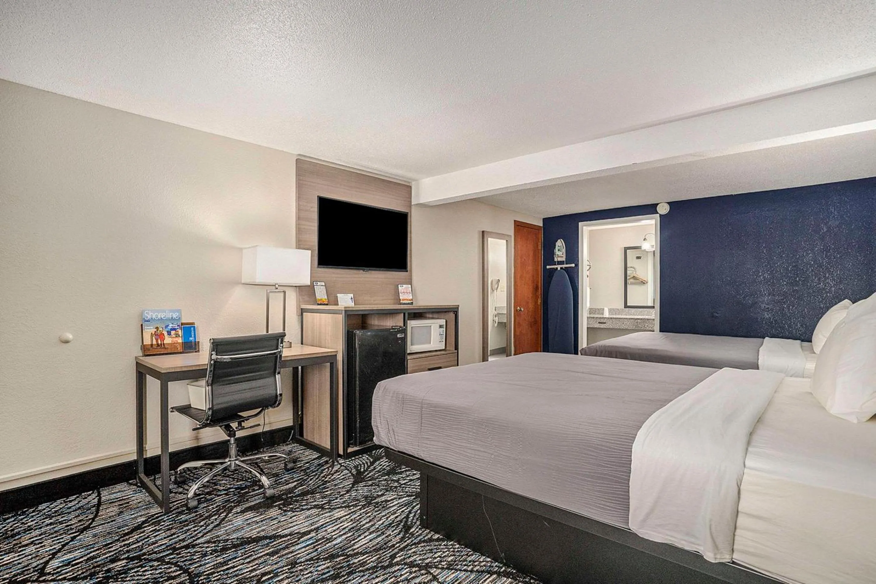 Bedroom, Bed in Rodeway Inn Grand Haven