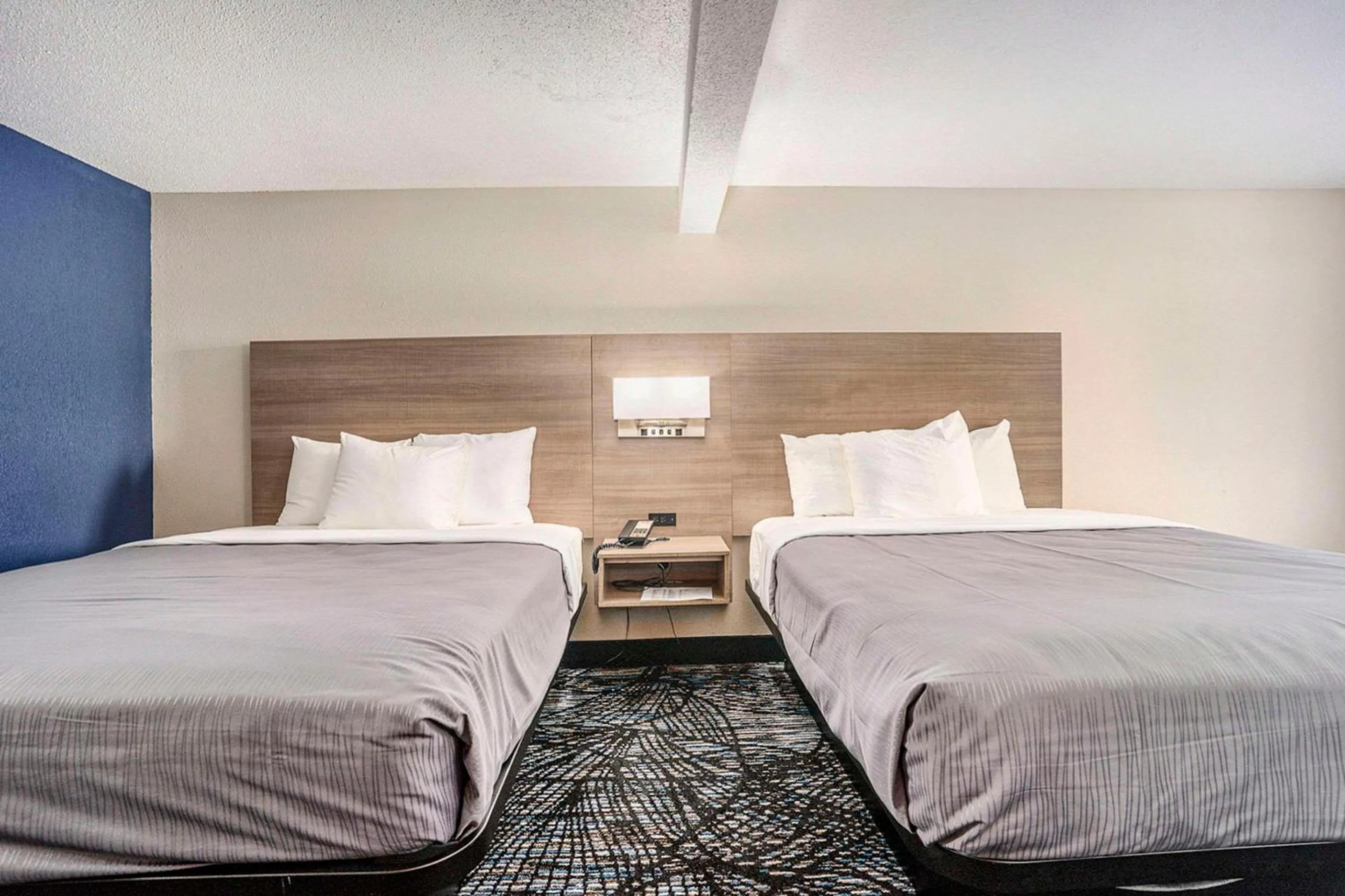 Bedroom, Bed in Rodeway Inn Grand Haven