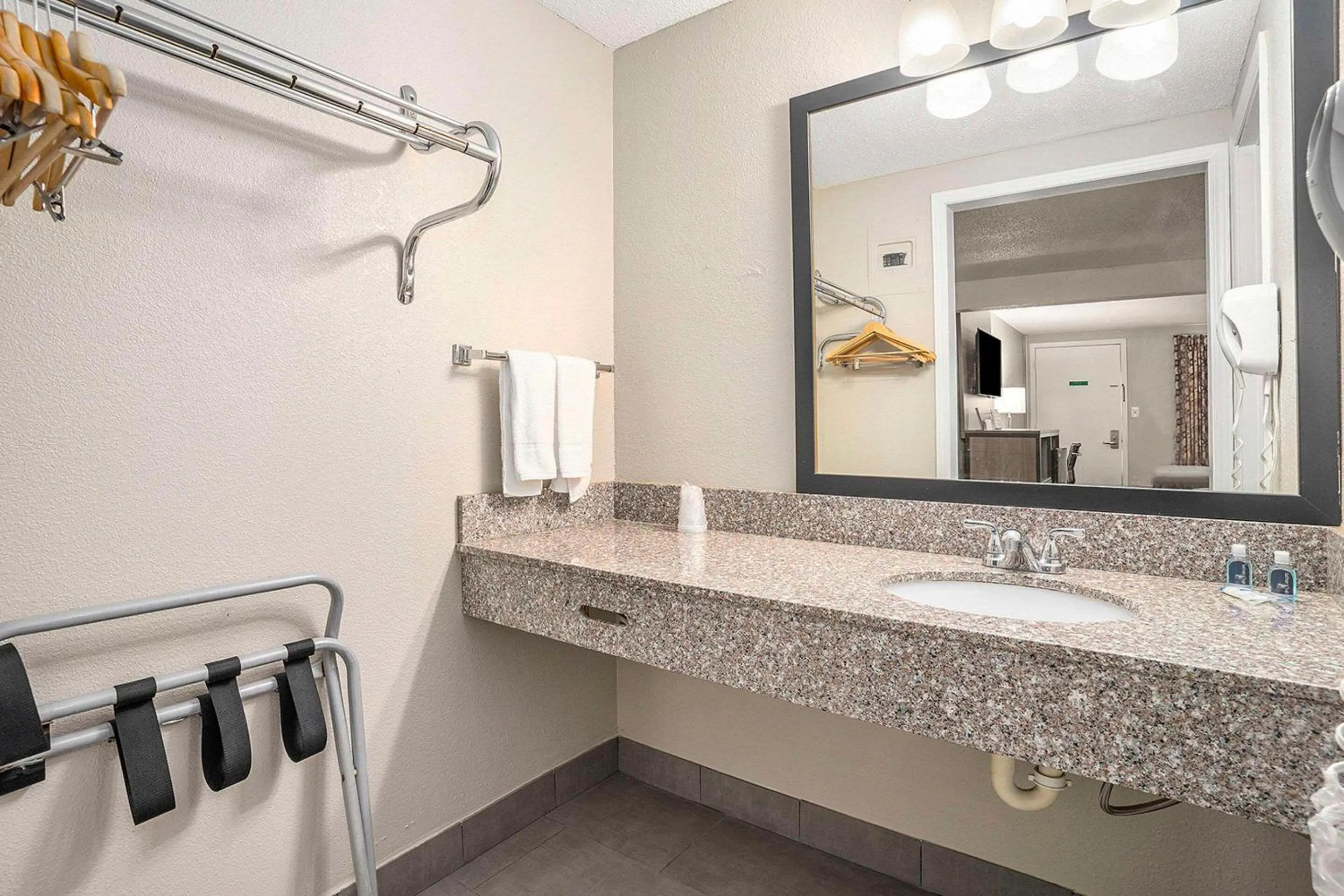 Bedroom in Rodeway Inn Grand Haven