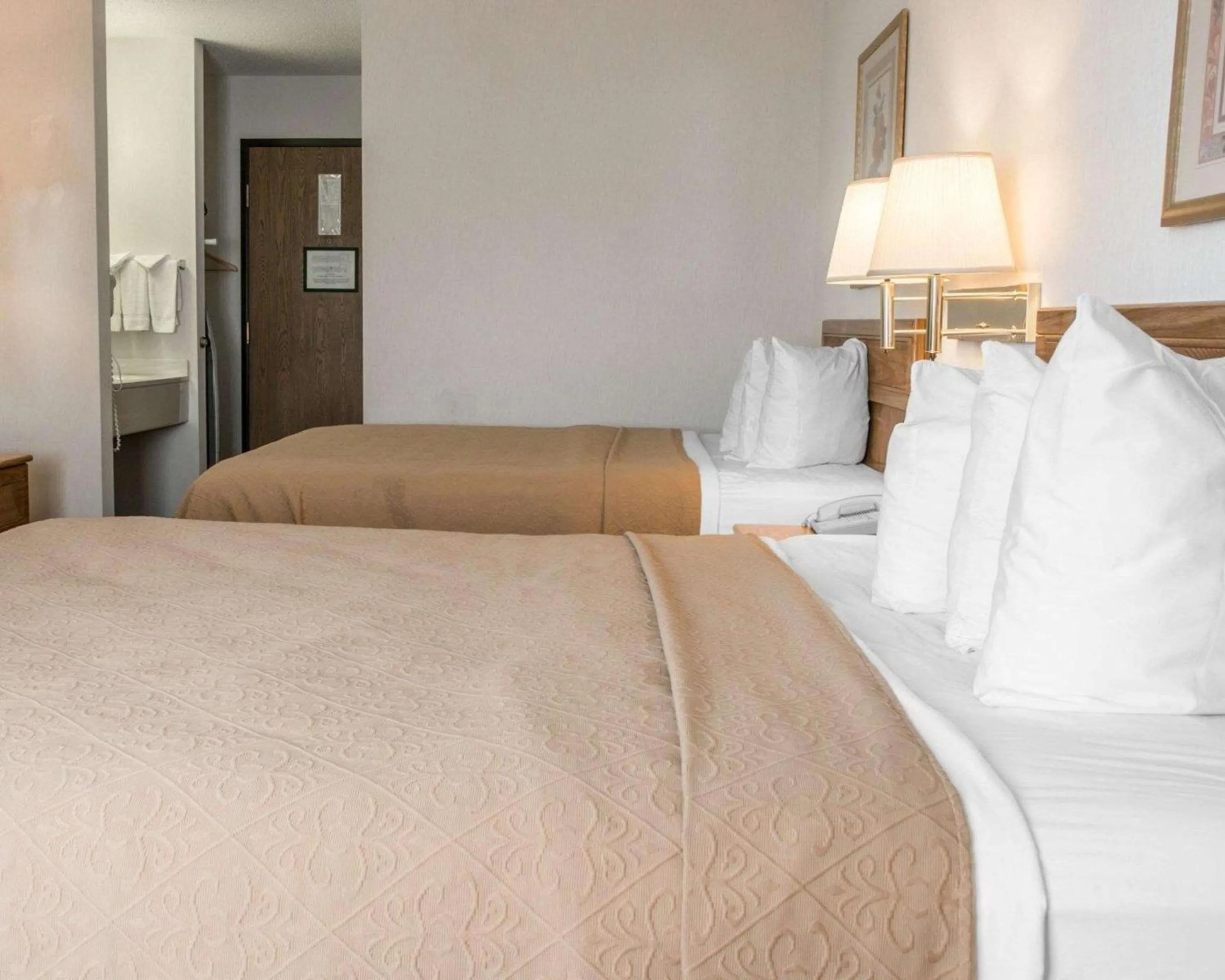 Bedroom, Bed in Quality Inn Hudsonville South