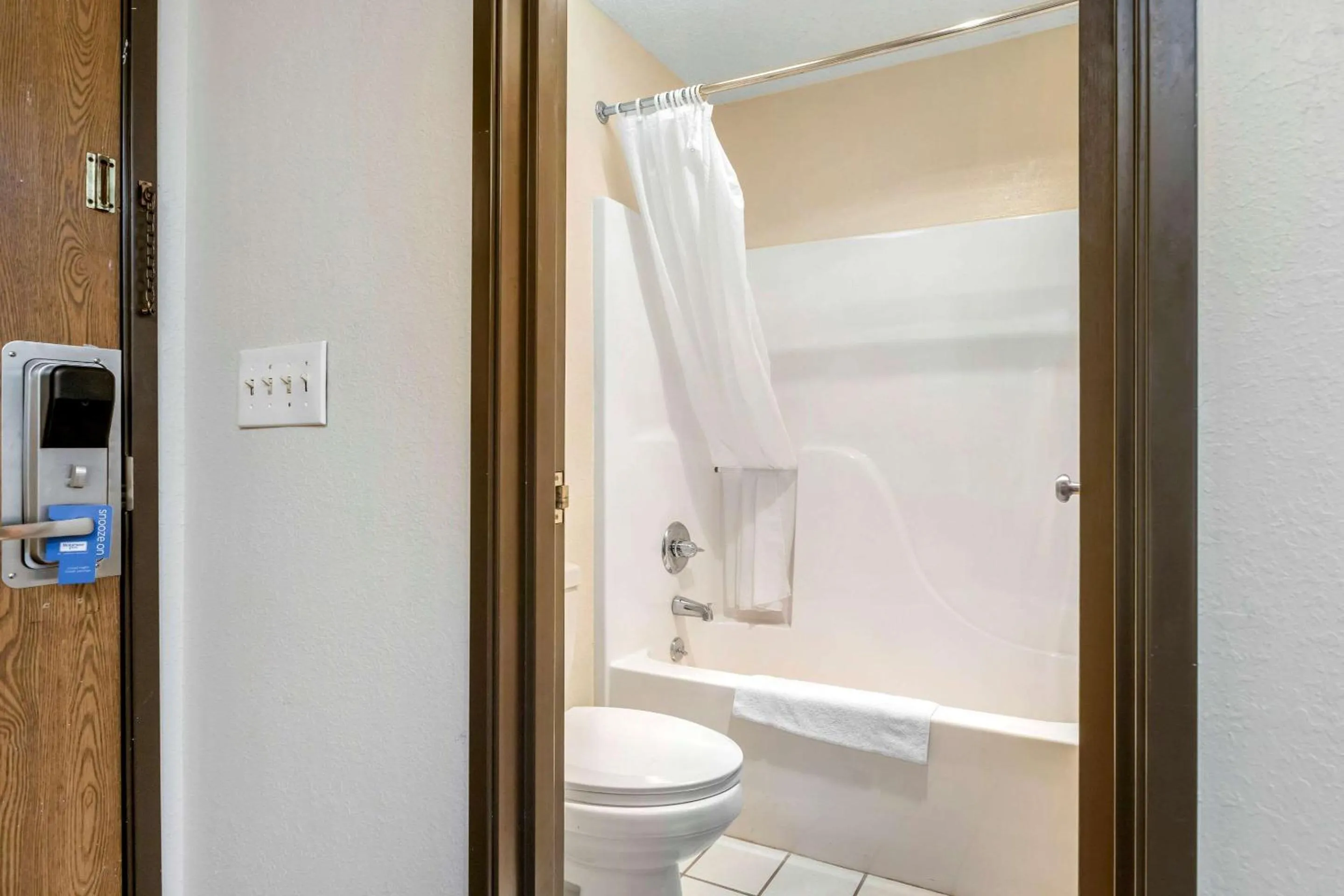 Photo of the whole room in Rodeway Inn