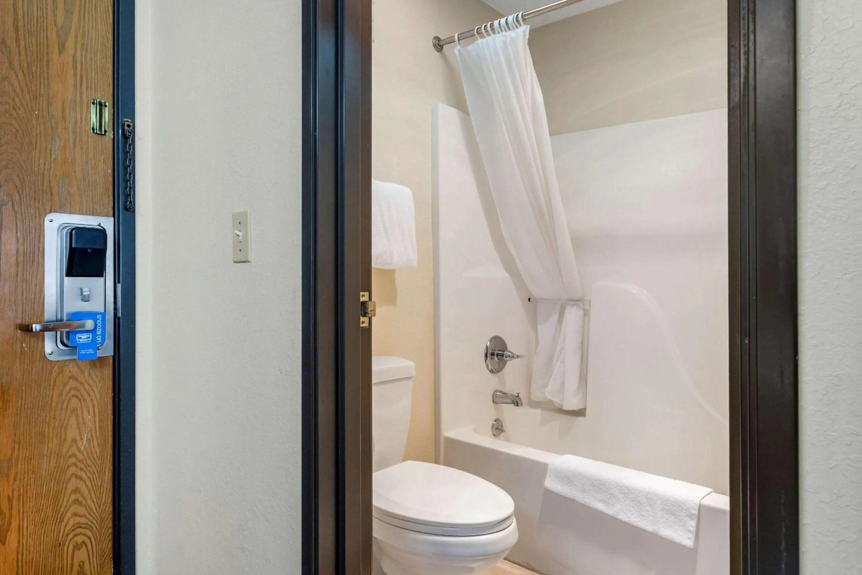 Bathroom in Rodeway Inn