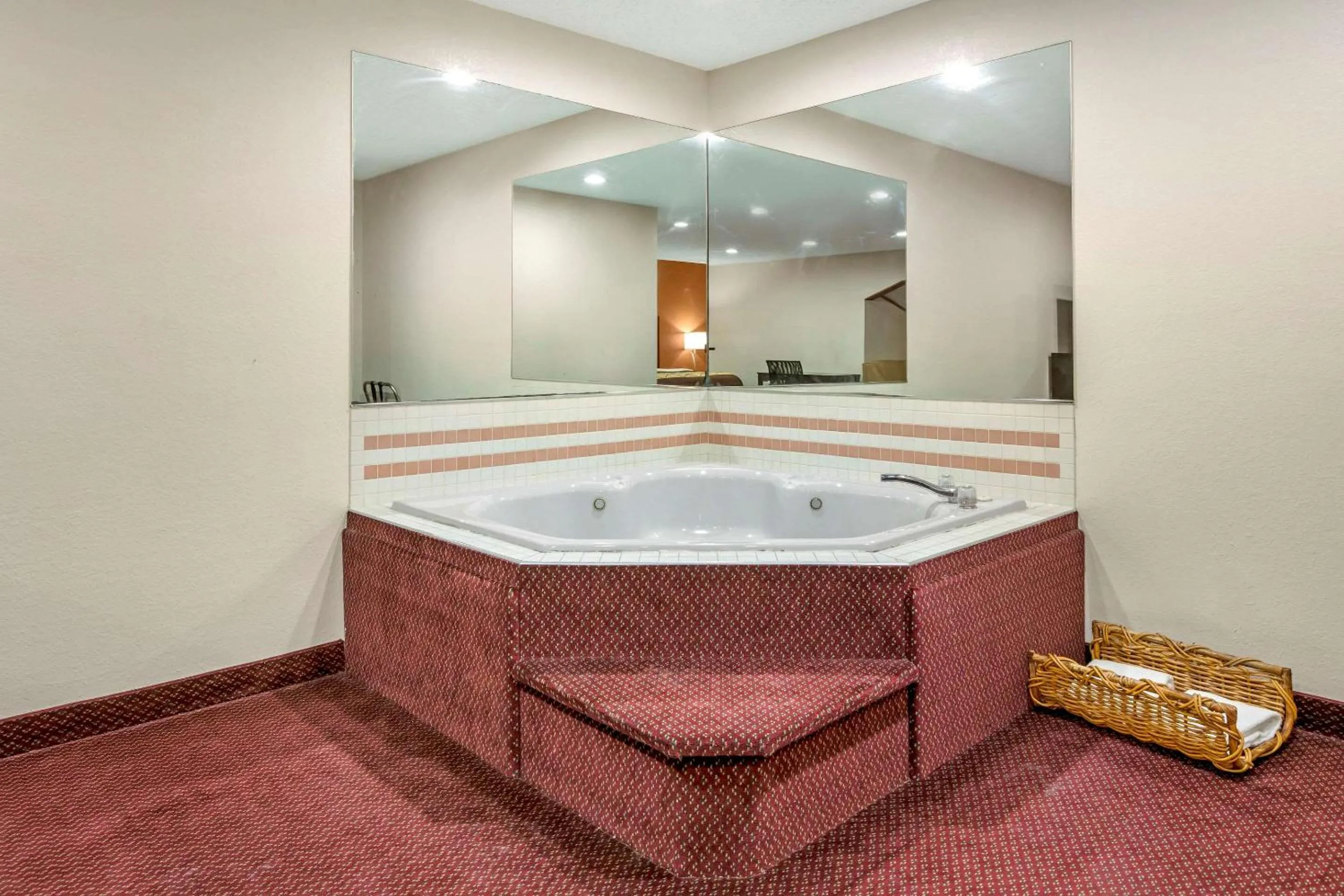 Photo of the whole room in Rodeway Inn