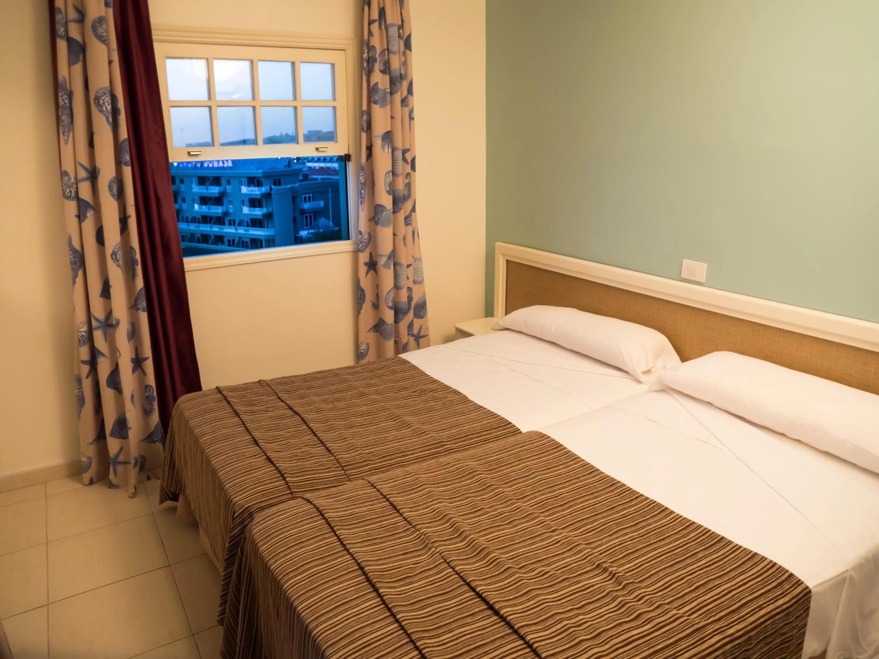 Bed in Laguna Park 1