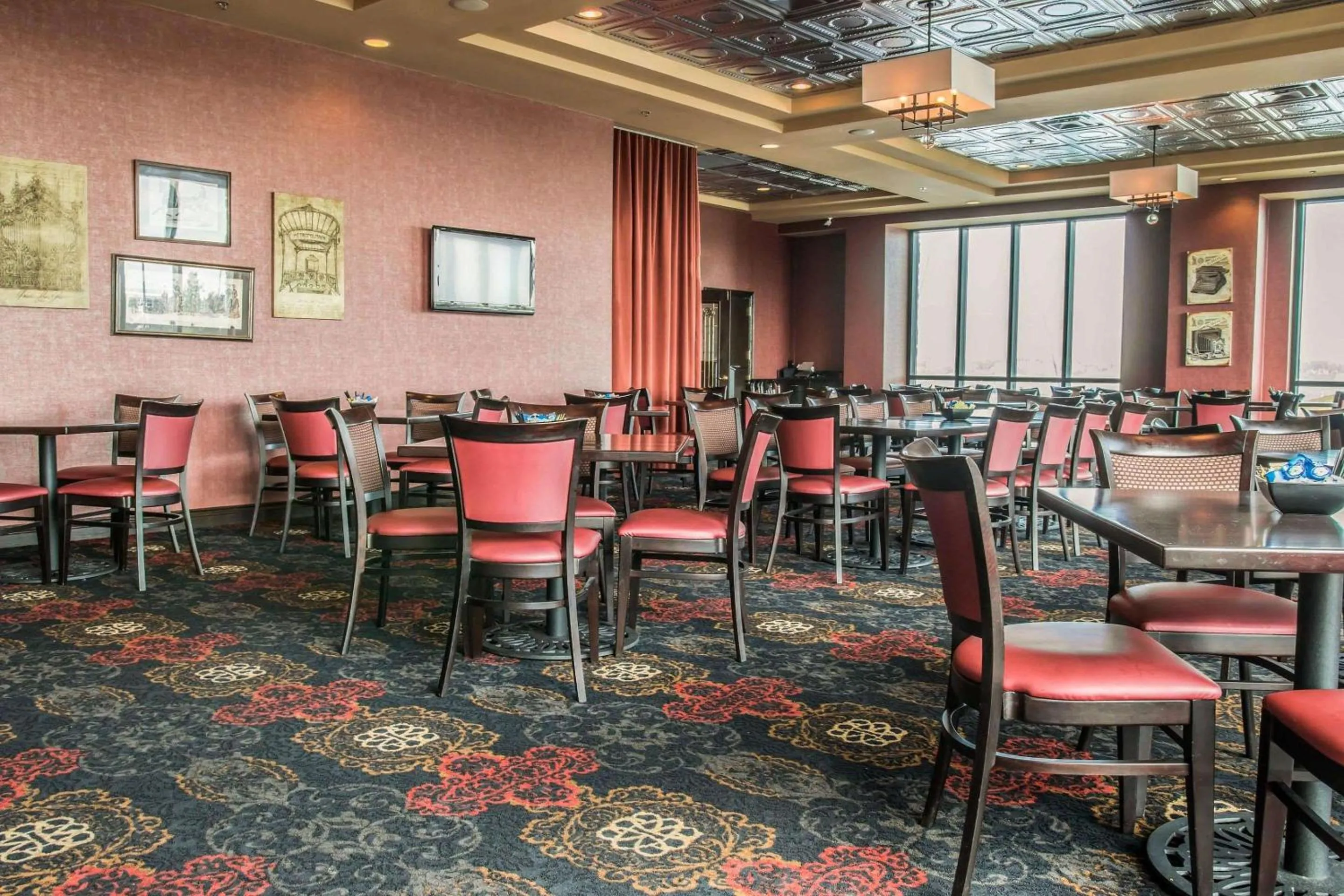 Restaurant/places to eat in Shoreline Inn & Conference Center, an Ascend Collection Hotel