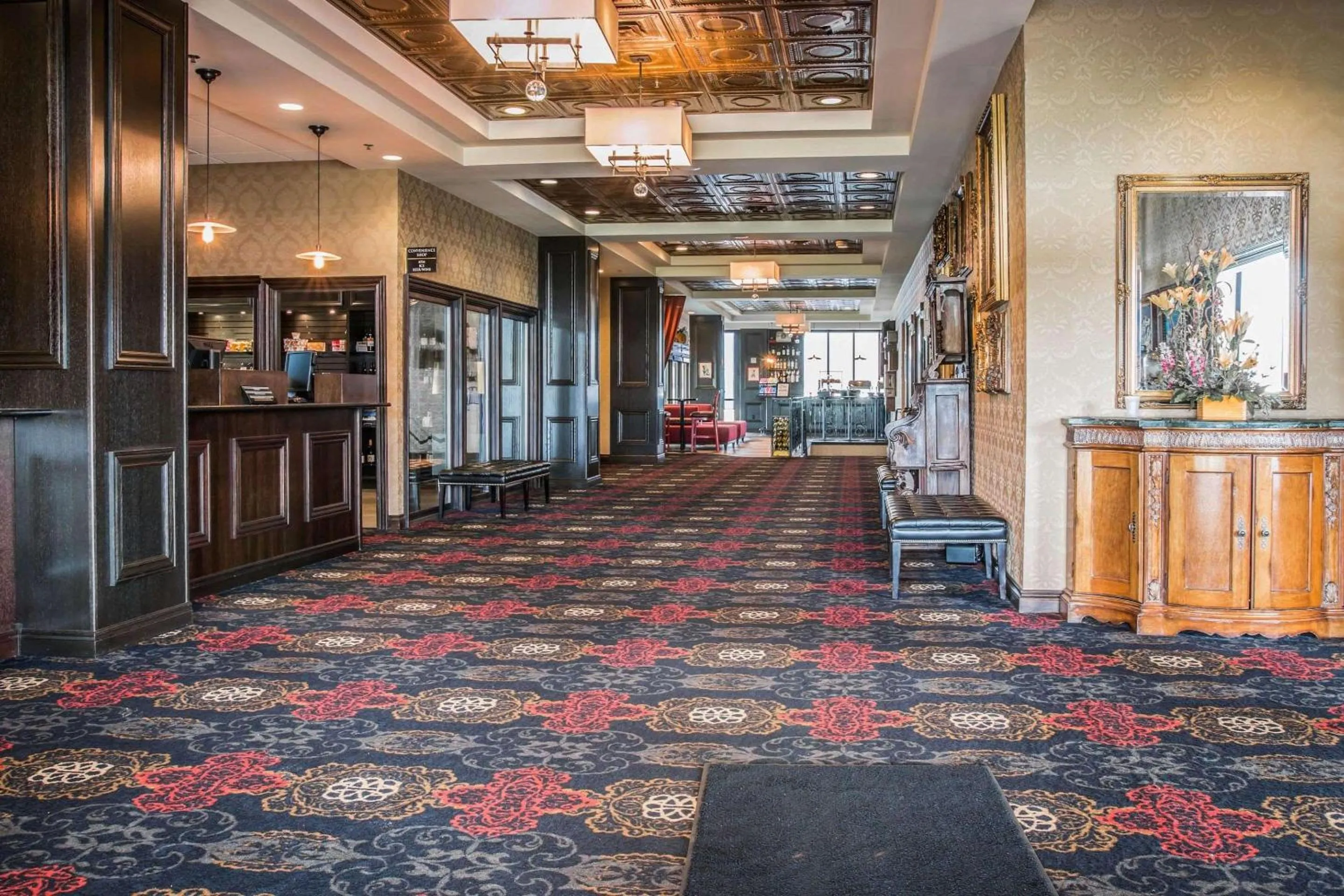 Lobby or reception in Shoreline Inn & Conference Center, an Ascend Collection Hotel