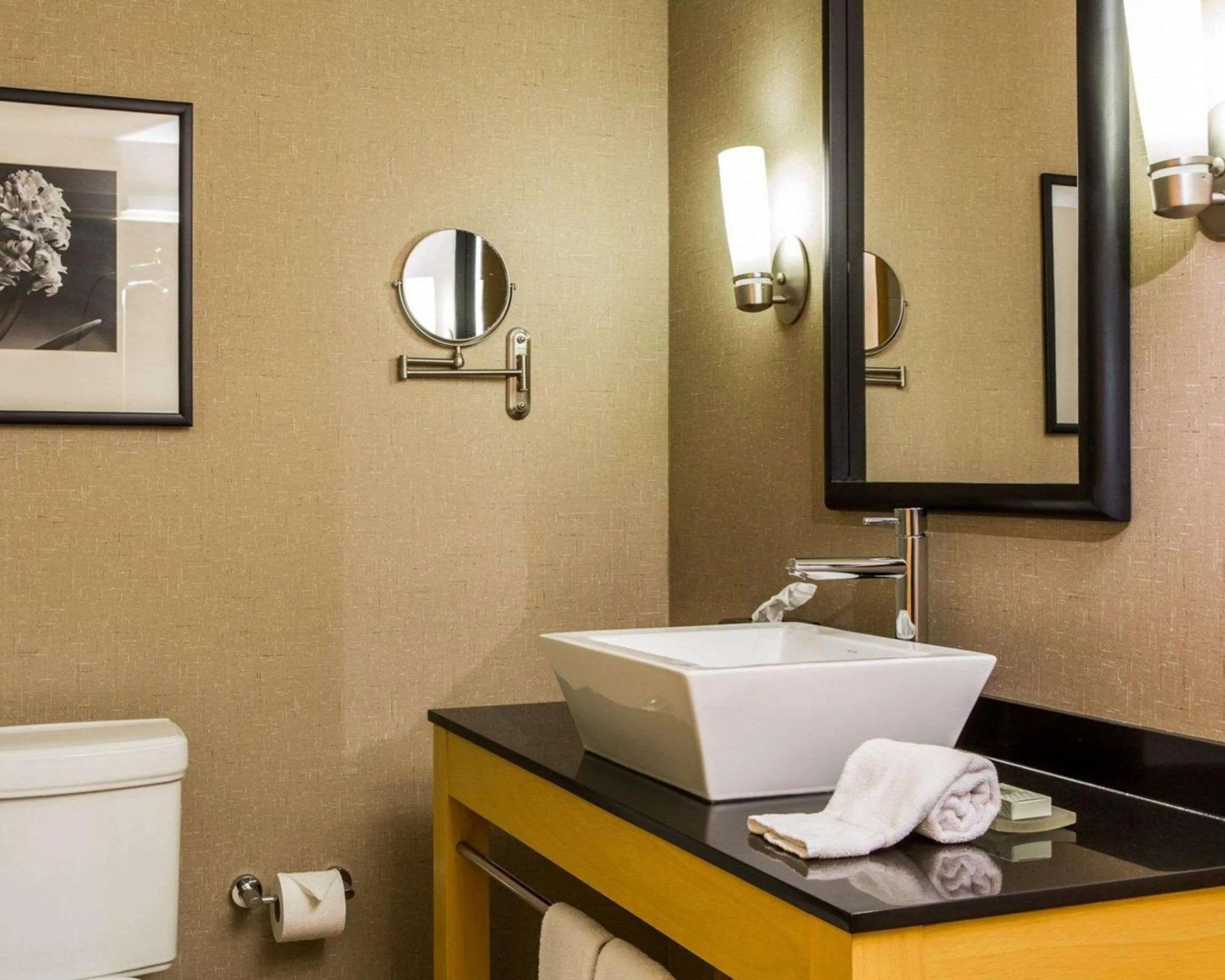 Bedroom in Cambria Hotel Traverse City