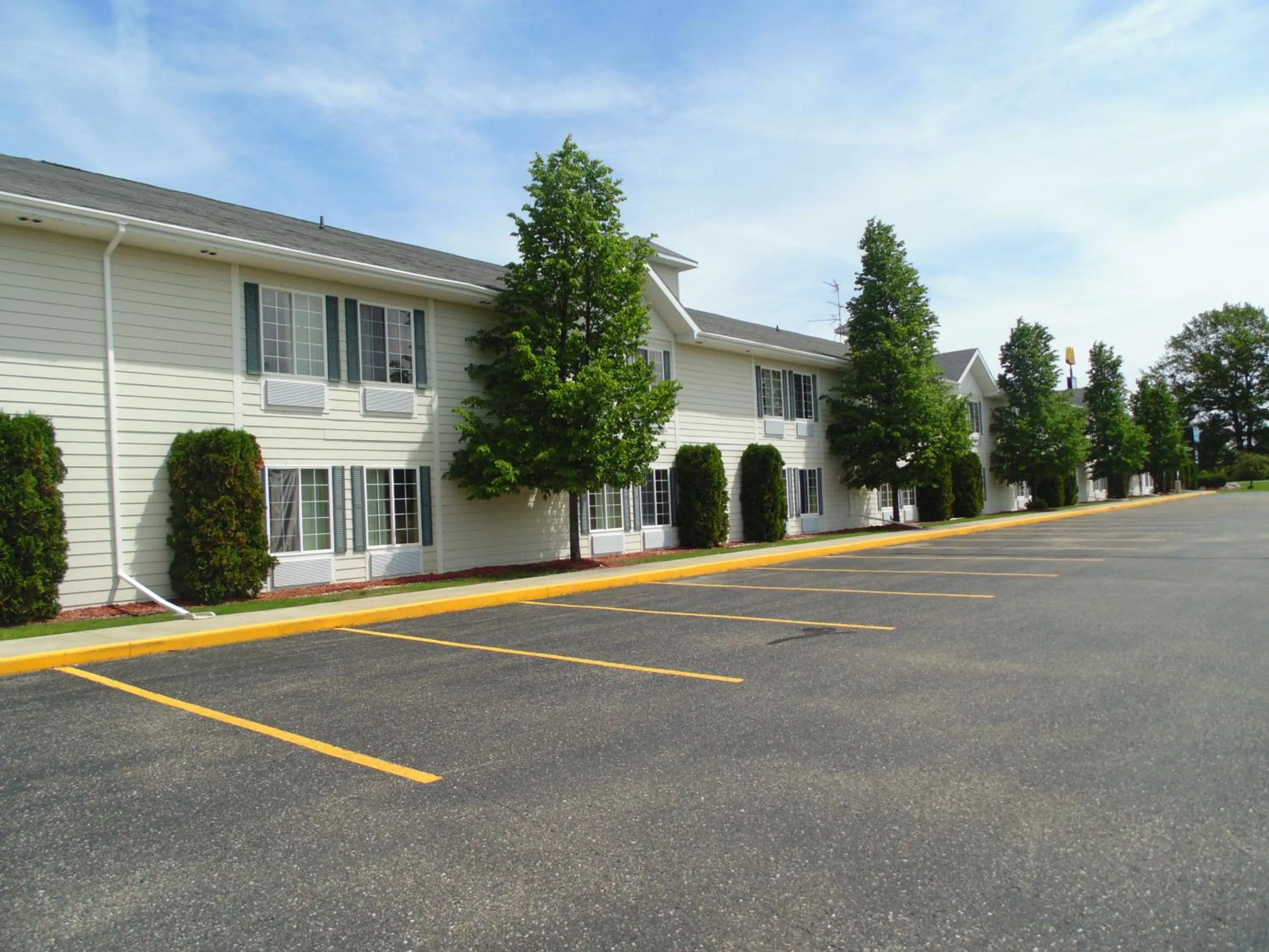 Property building in American Inn and Suites Houghton Lake