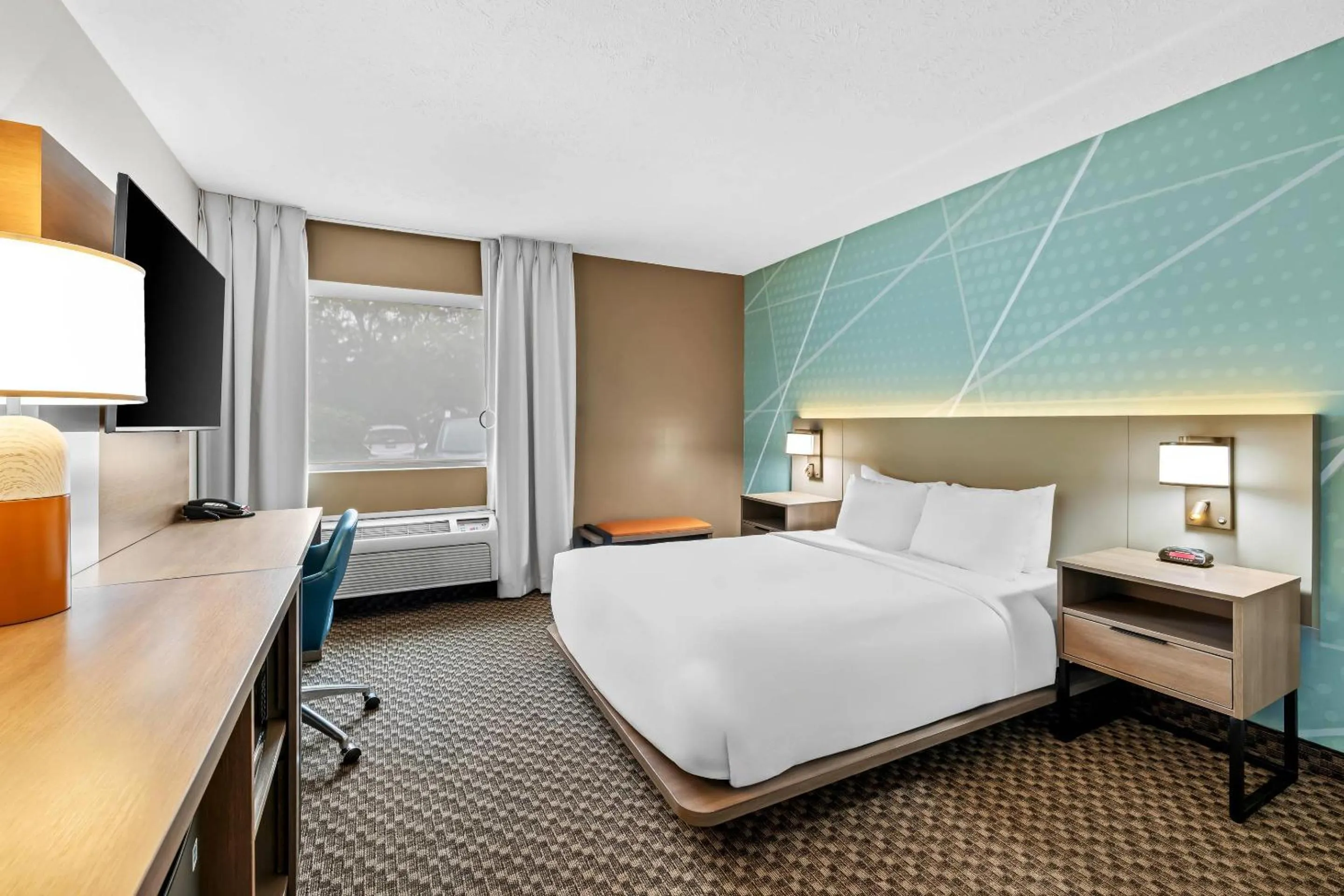 Bedroom, Bed in Comfort Inn Traverse City