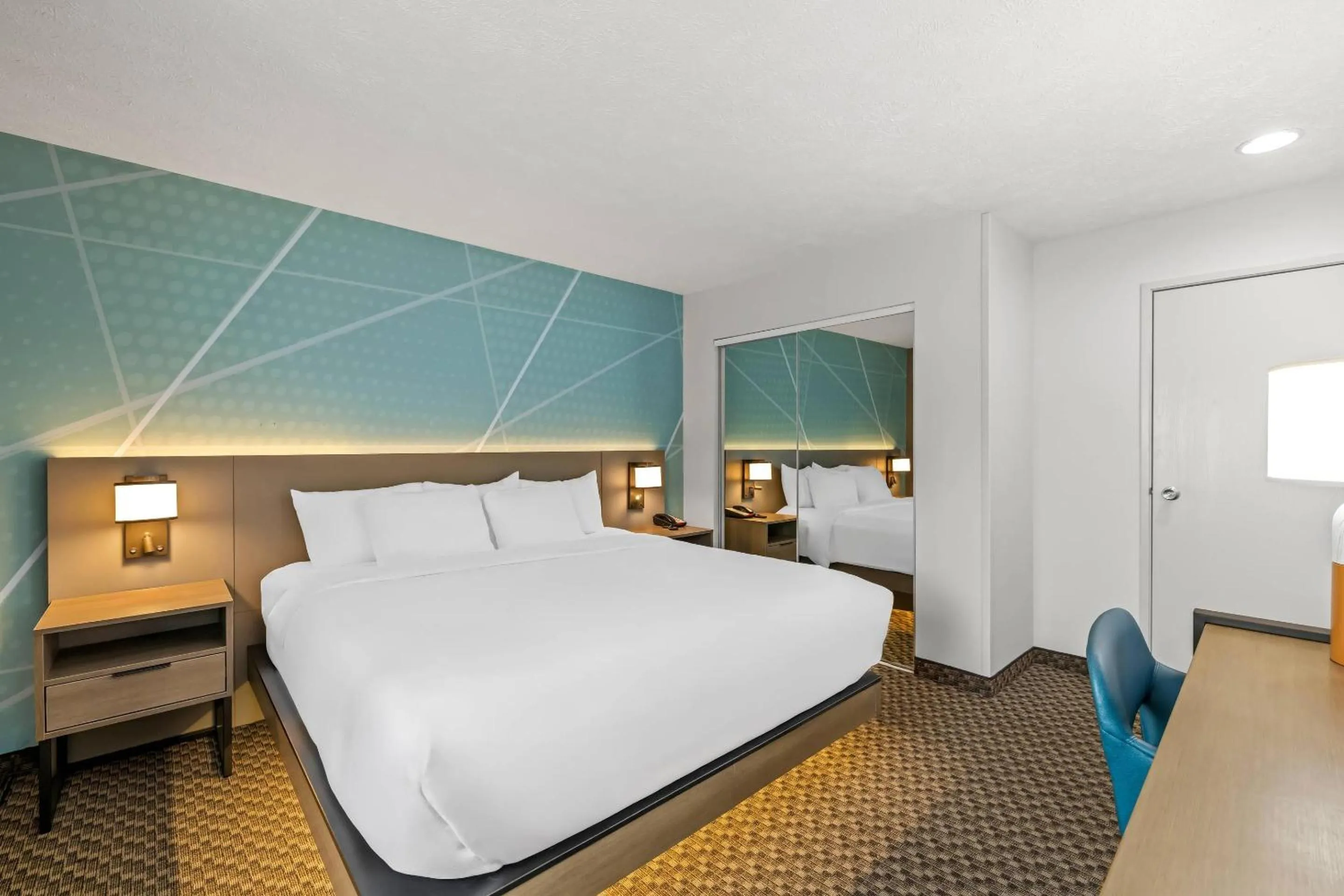 Bedroom, Bed in Comfort Inn Traverse City