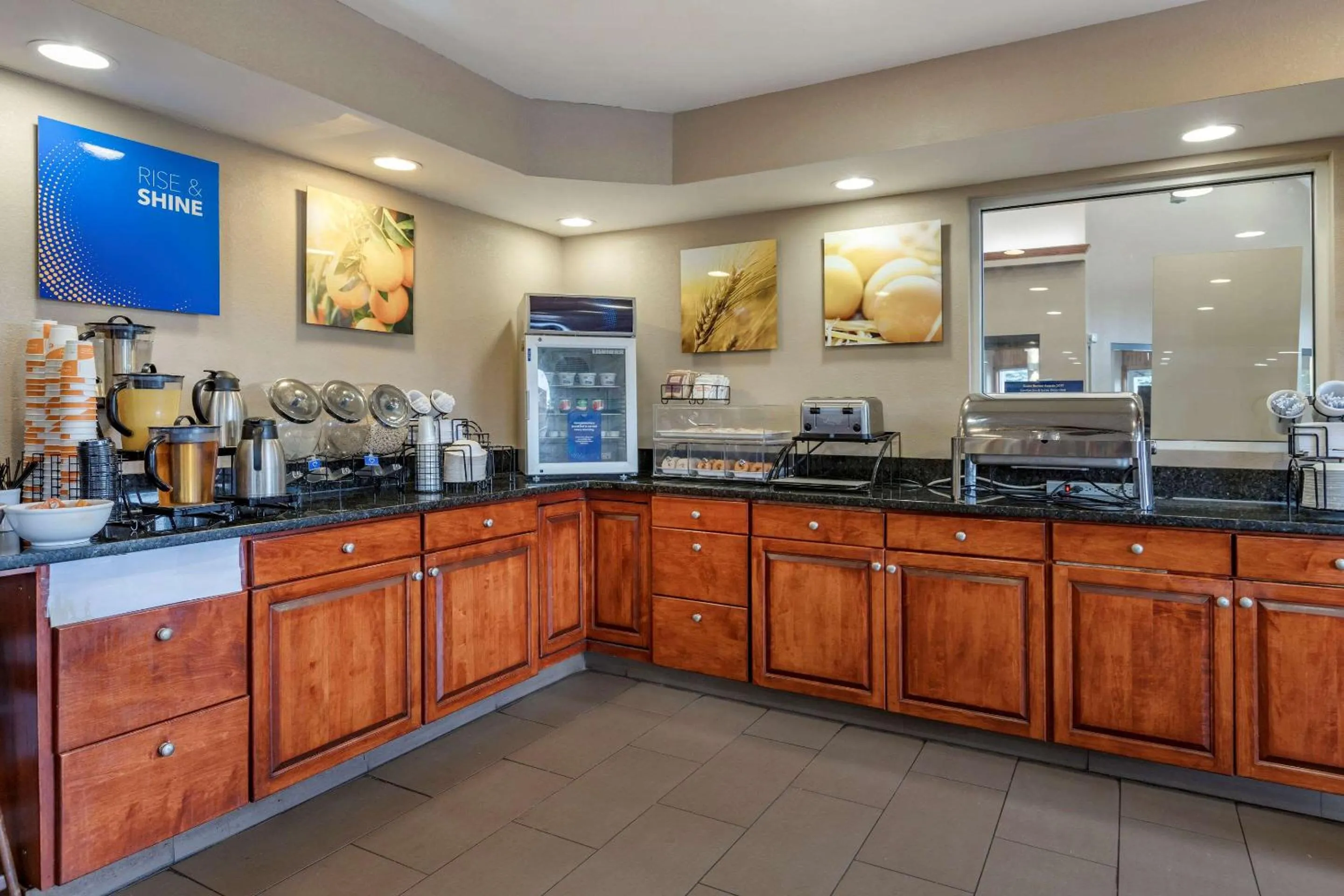 Restaurant/places to eat in Comfort Inn & Suites Dimondale - Lansing