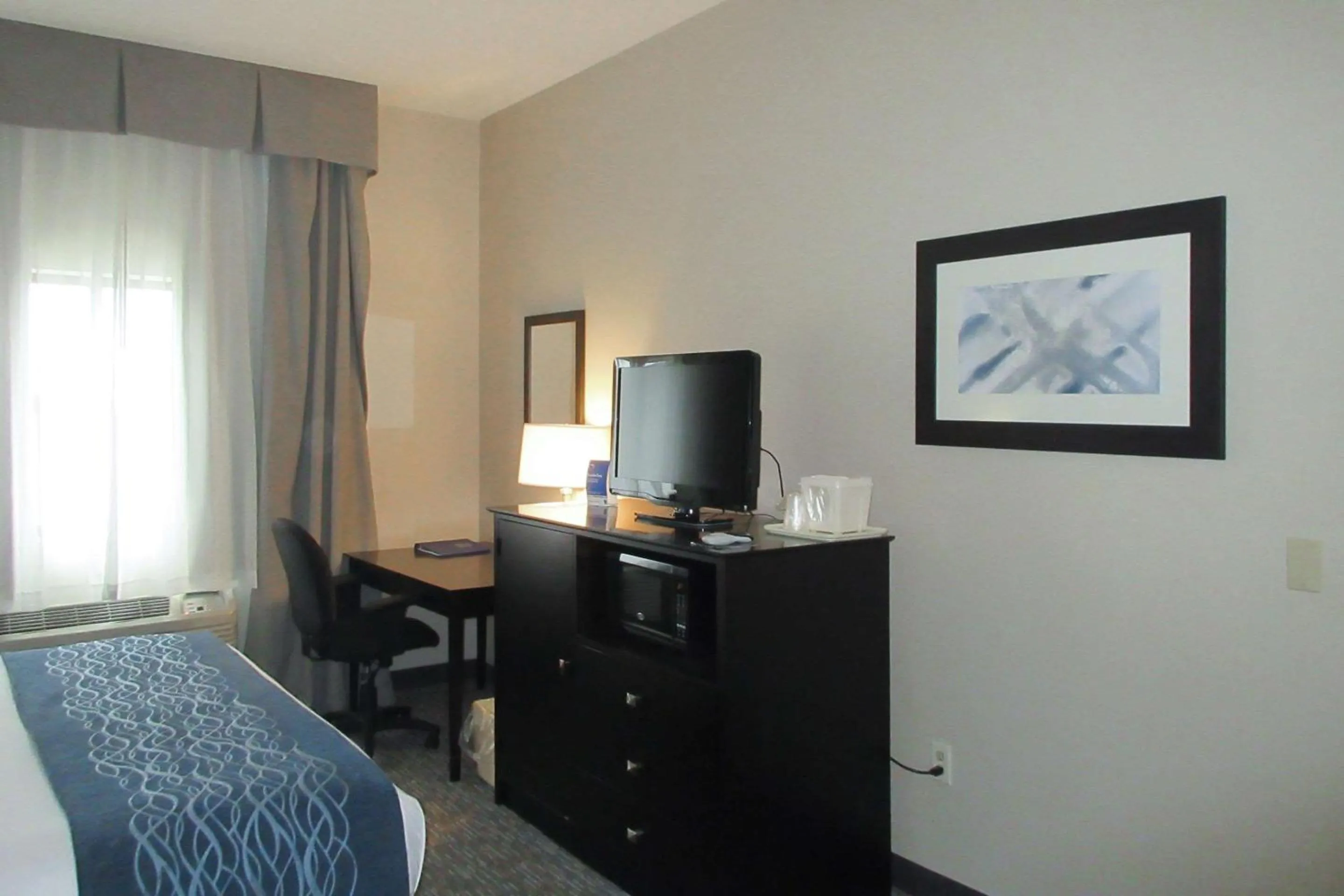 Photo of the whole room, Bed in Comfort Inn Port Huron