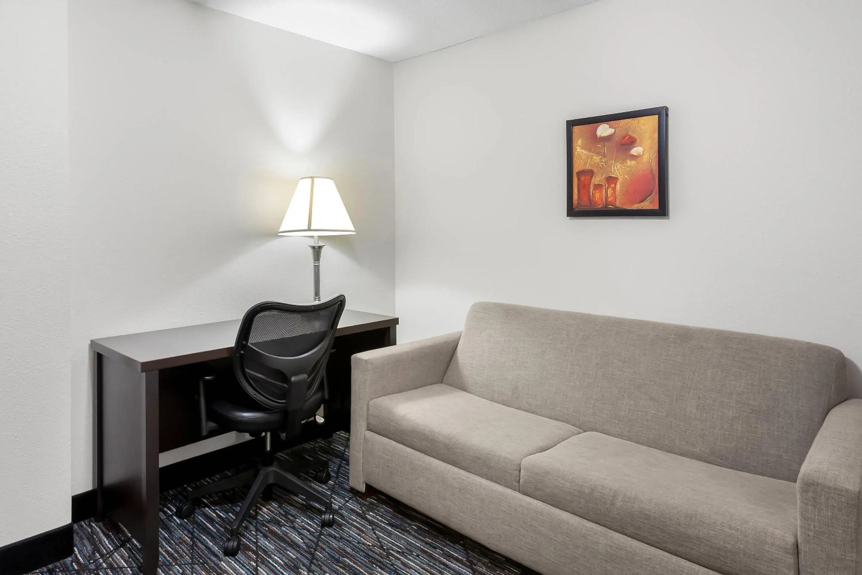 Bedroom in Quality Inn & Suites Niles