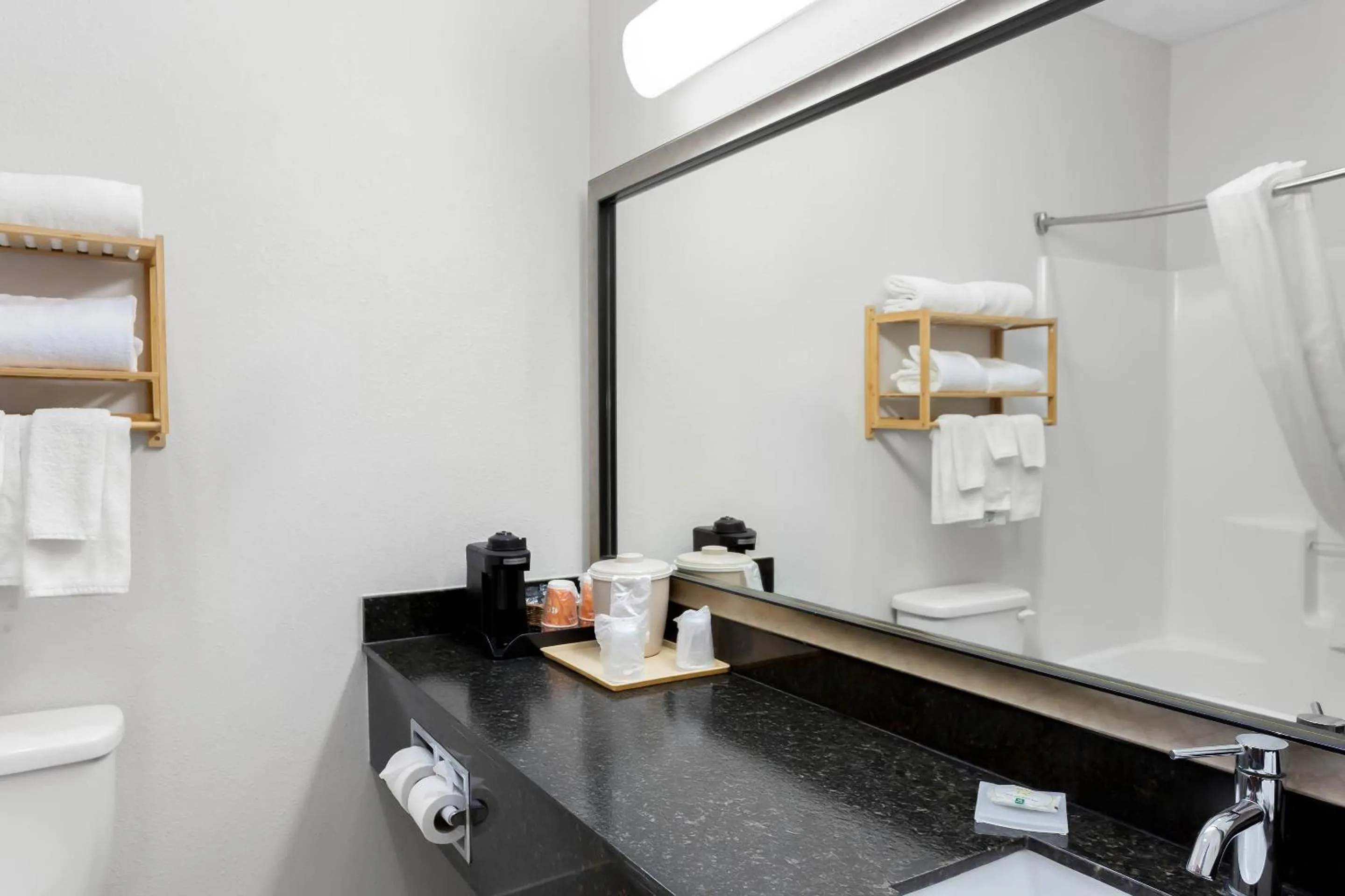 Bedroom in Quality Inn & Suites Niles