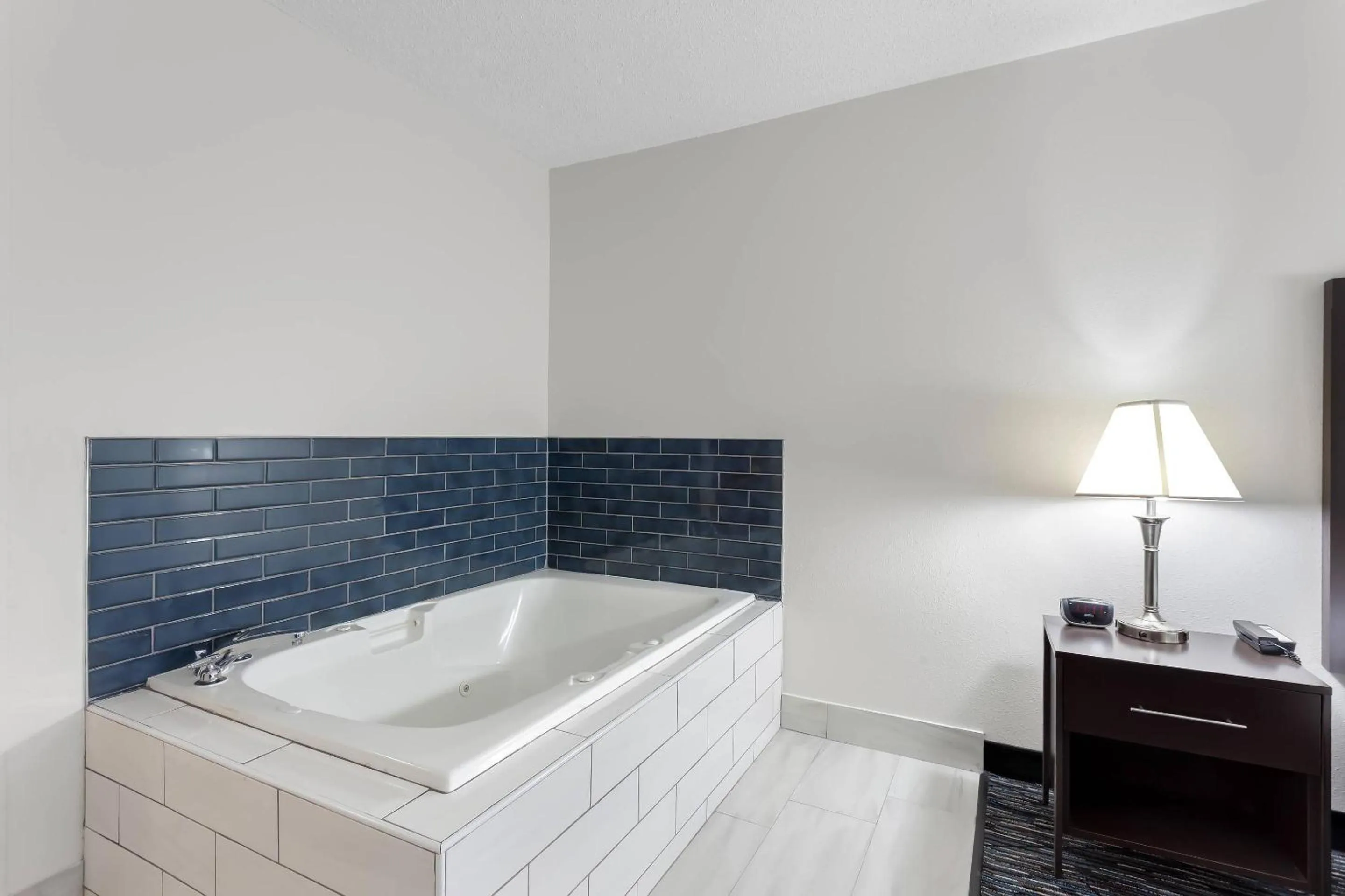 Bedroom in Quality Inn & Suites Niles