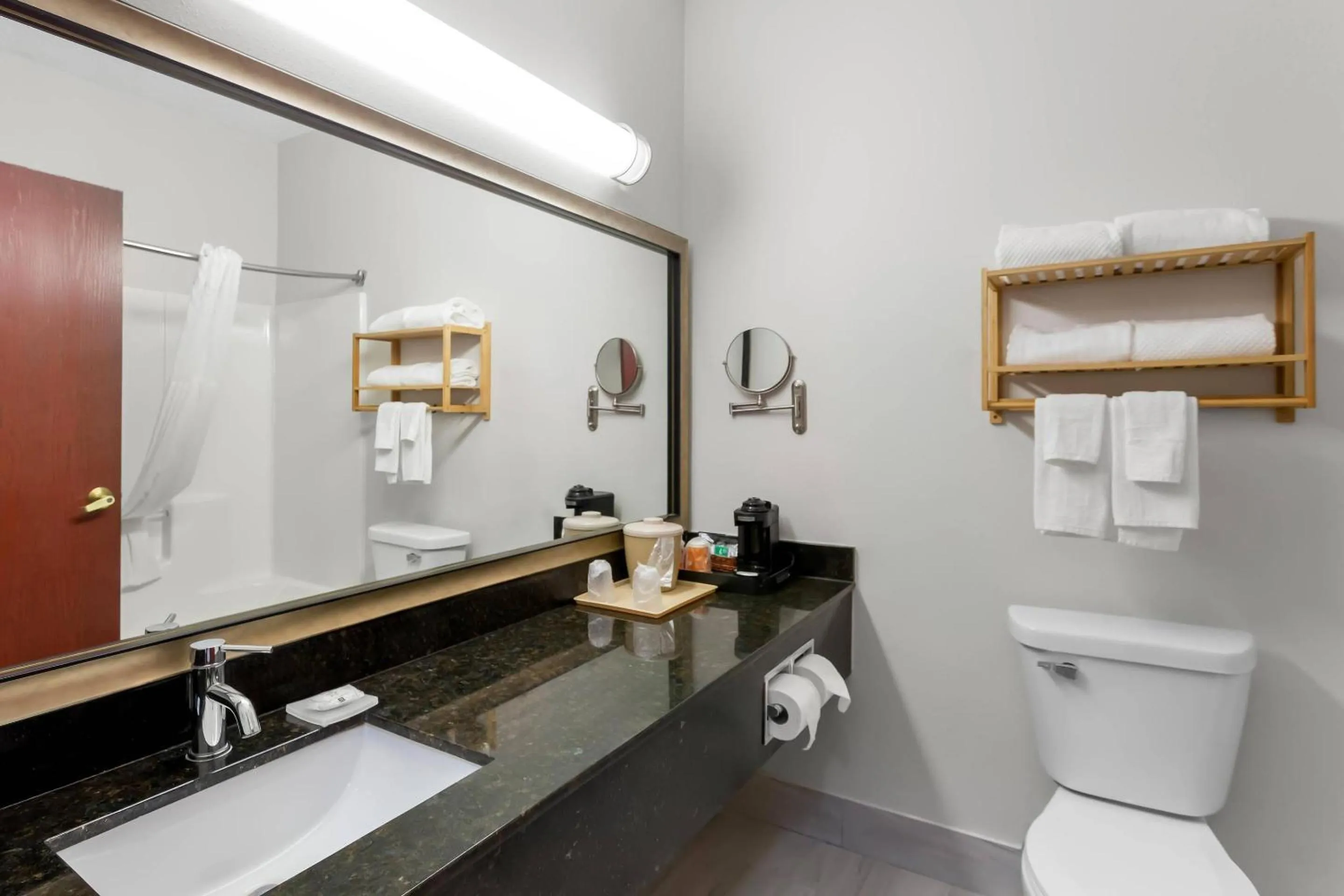 Bedroom in Quality Inn & Suites Niles