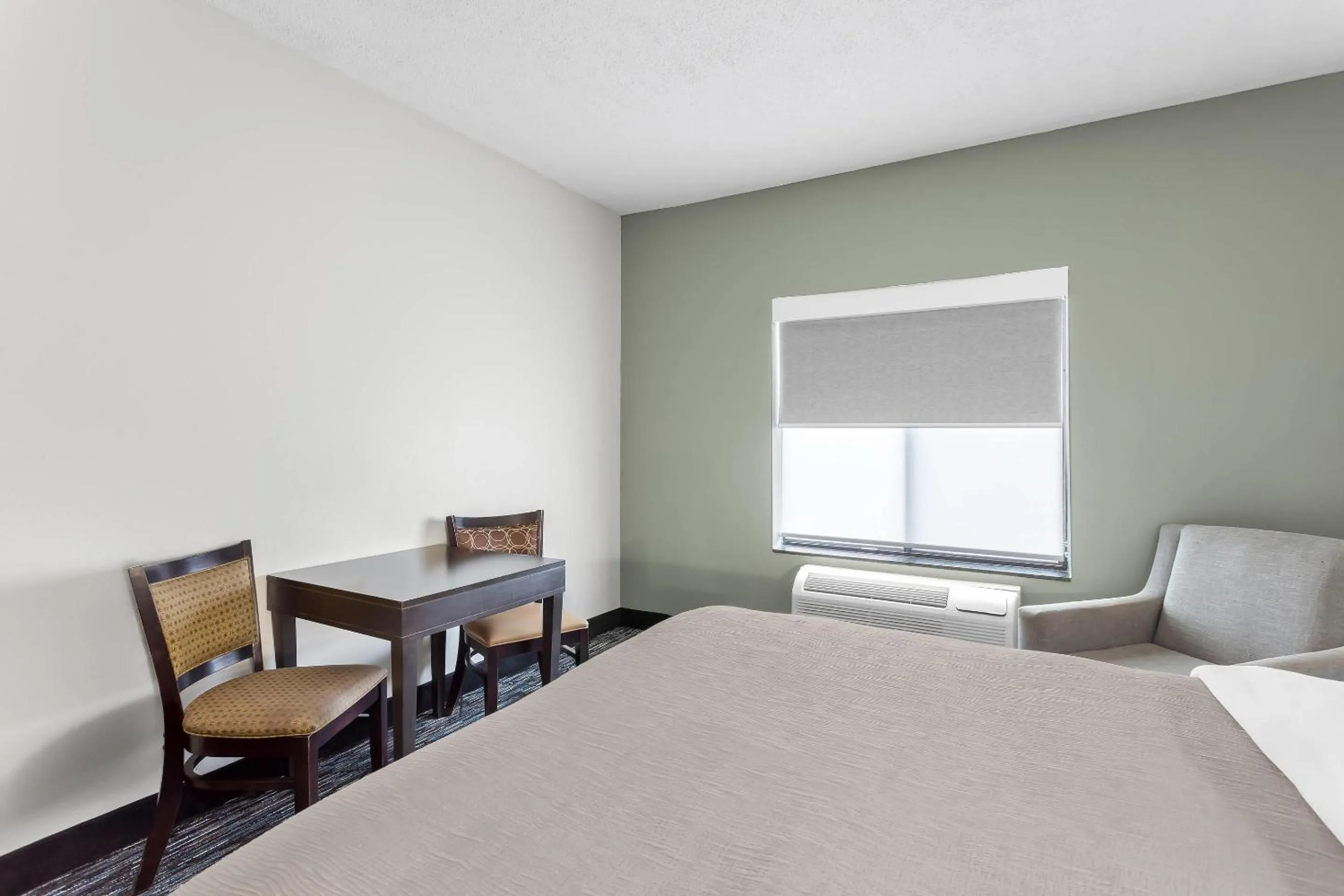 Bedroom, Bed in Quality Inn & Suites Niles