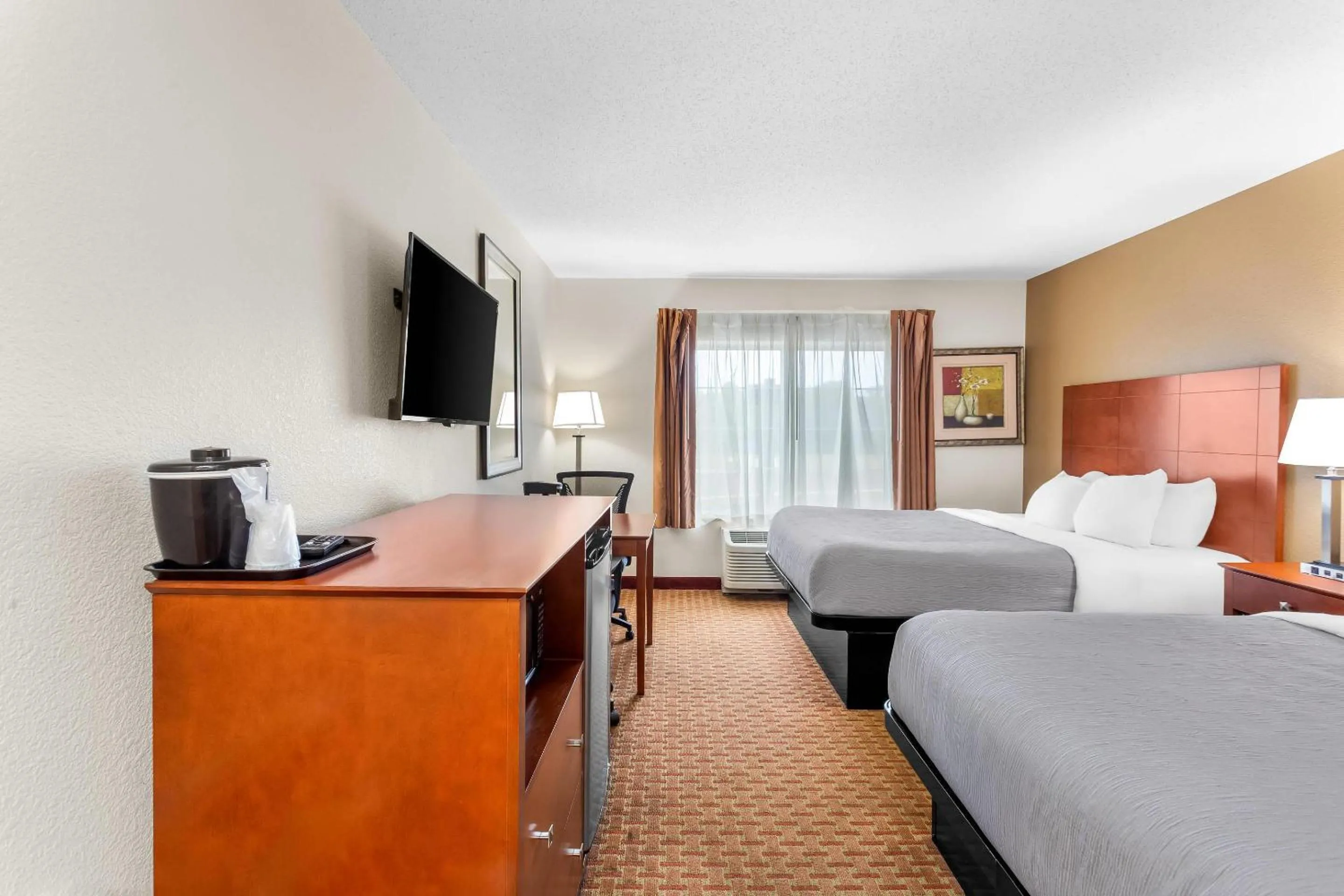 Bedroom, Bed in Quality Inn Near Interstate I94