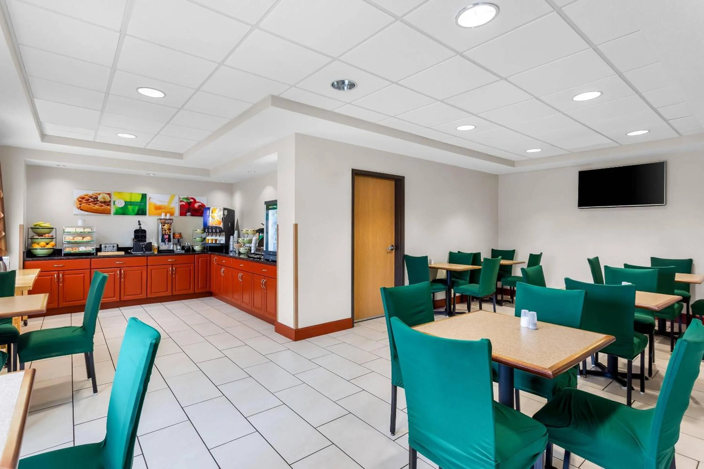 Breakfast in Quality Inn Near Interstate I94