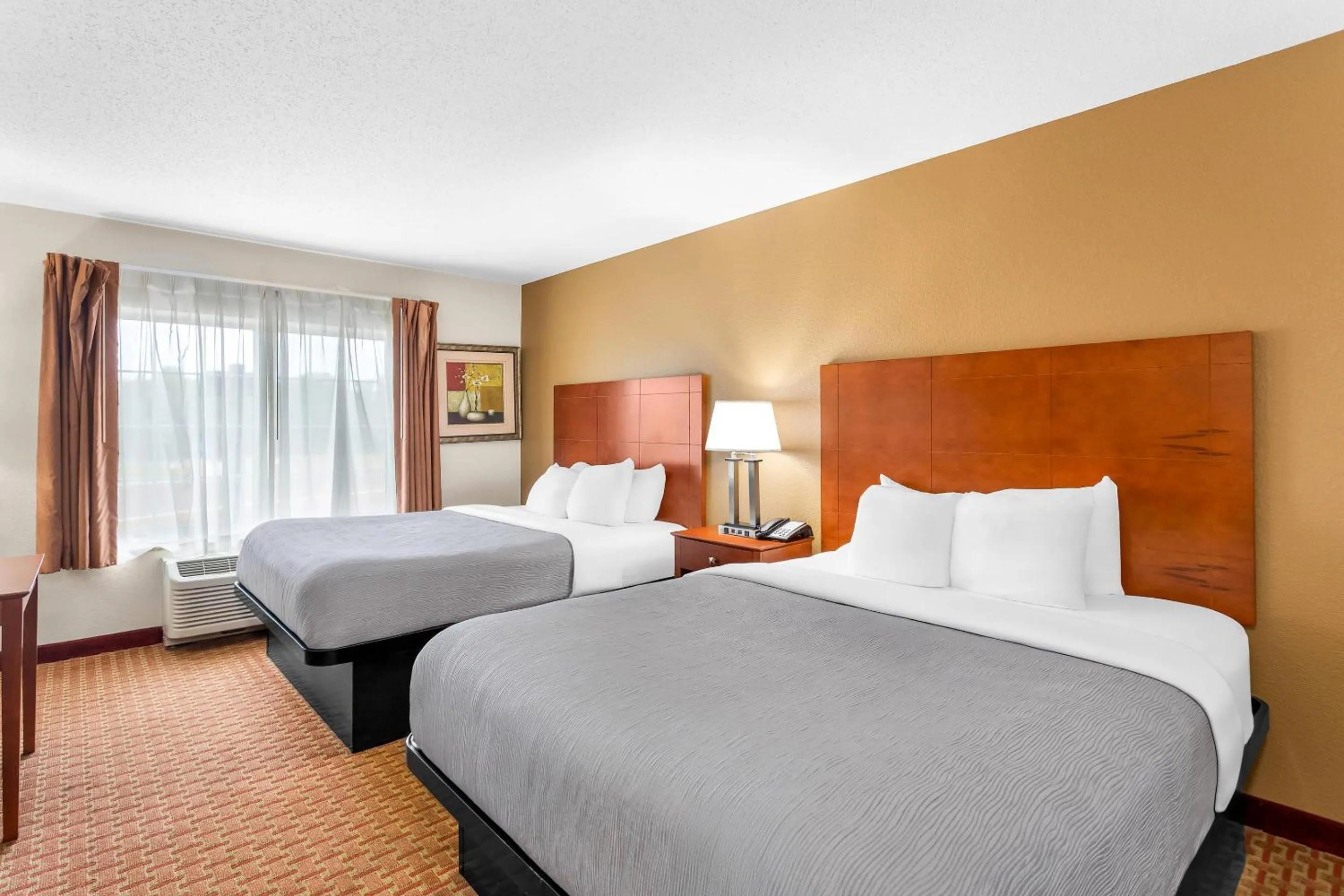 Bedroom, Bed in Quality Inn Near Interstate I94