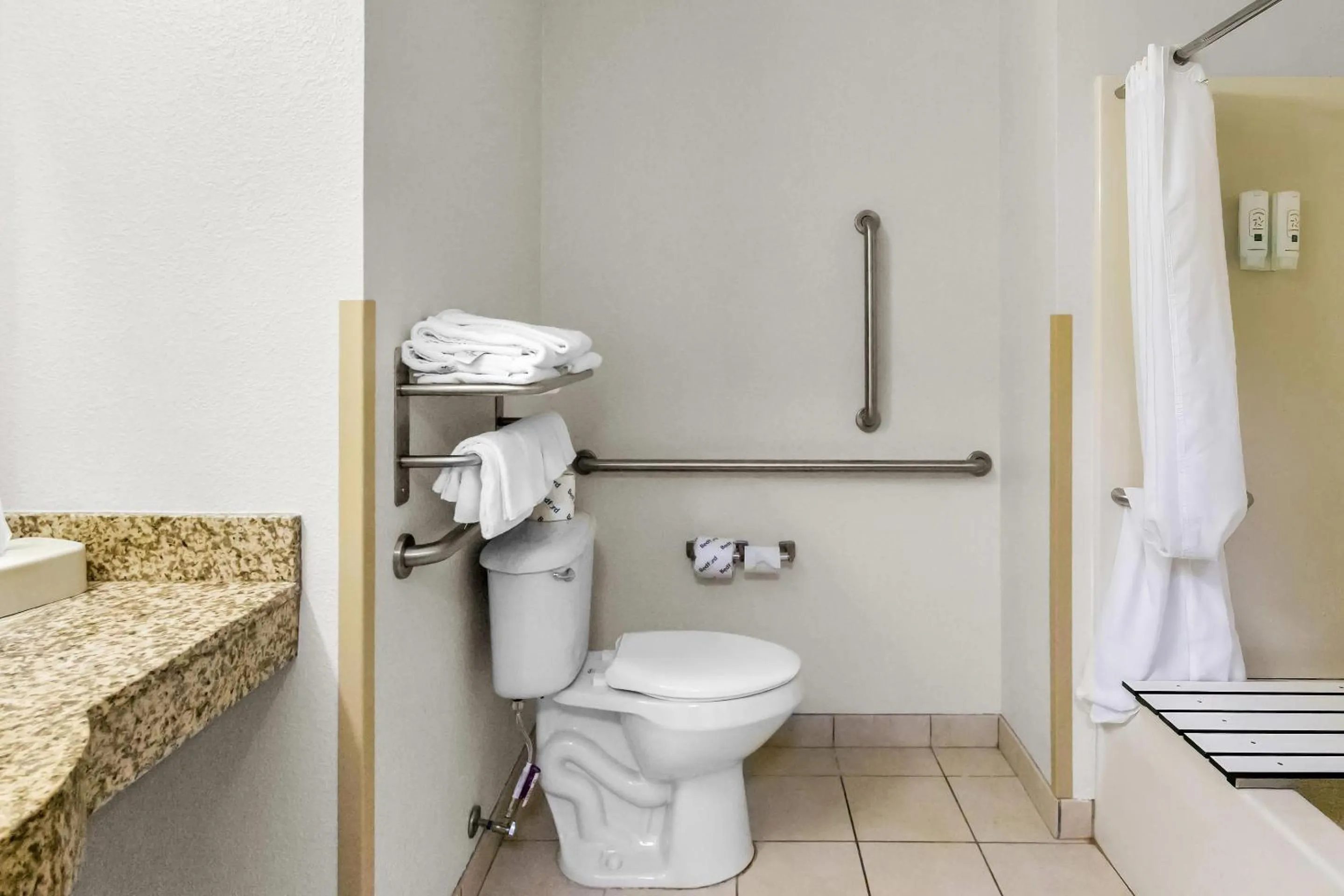 Bedroom in Quality Inn Near Interstate I94