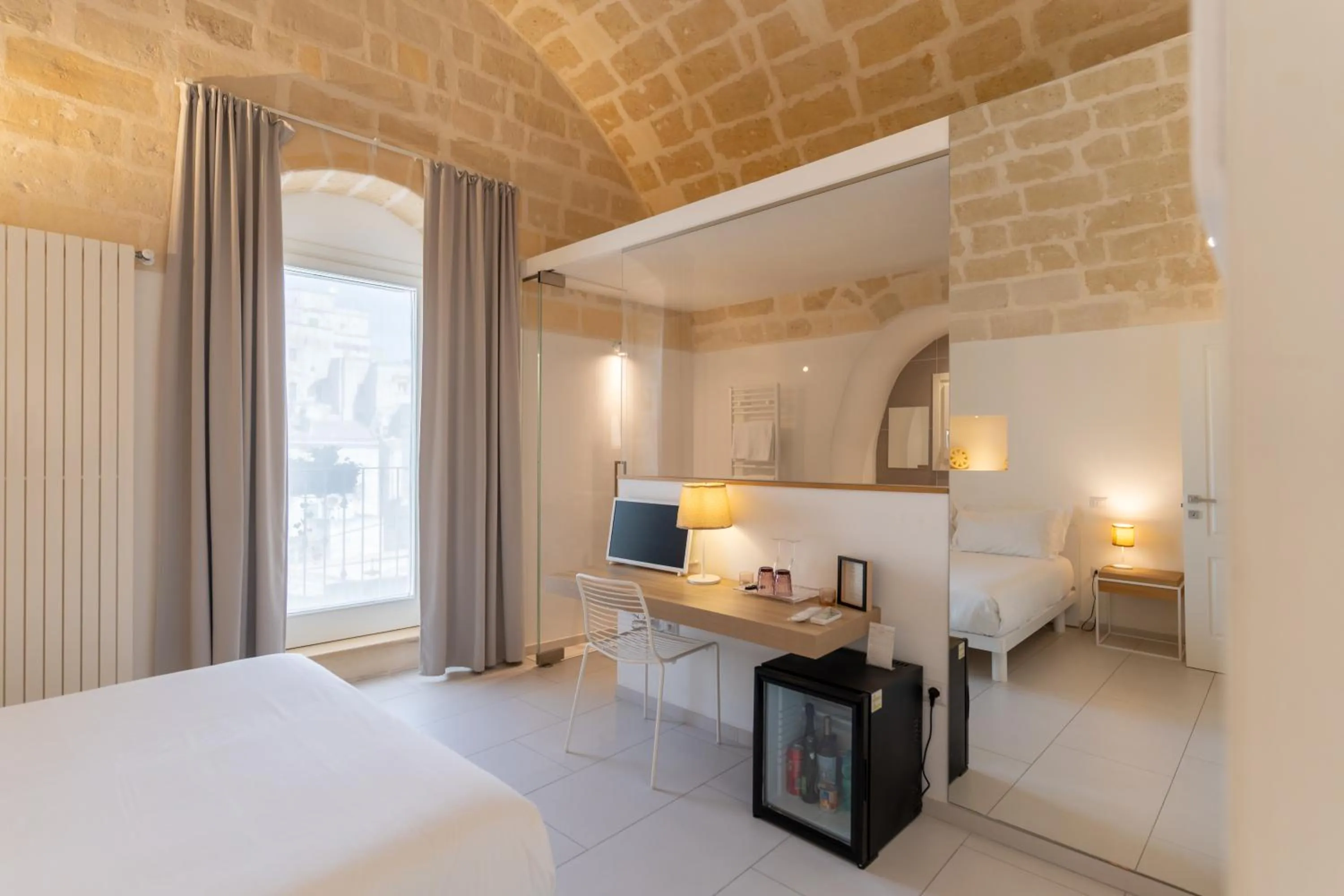 Photo of the whole room, Bed in Endea Suite Rooms & Lounge SPA