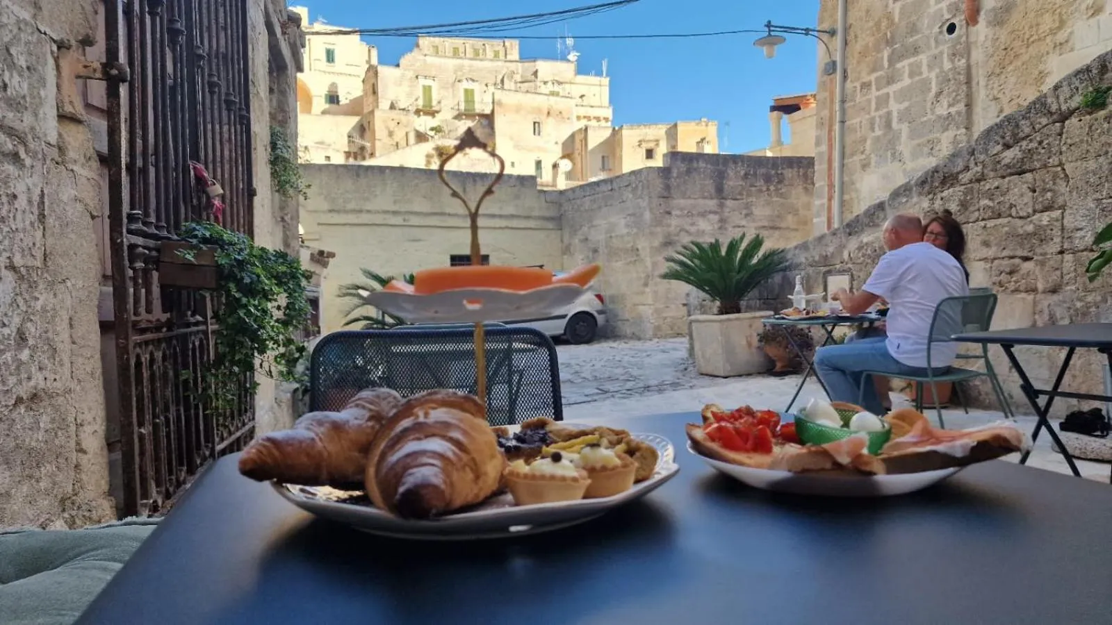 Breakfast in Endea Suite Rooms & Lounge SPA