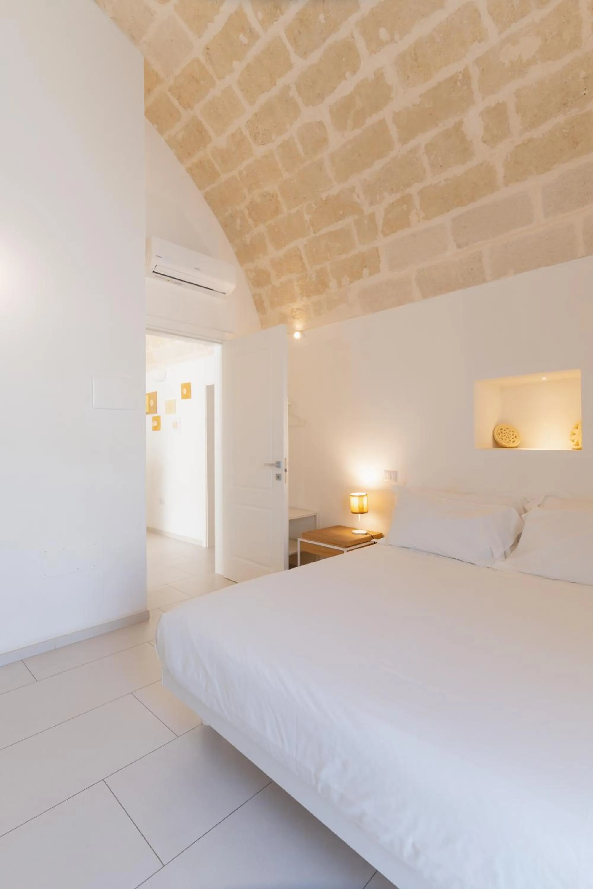 Photo of the whole room, Bed in Endea Suite Rooms & Lounge SPA