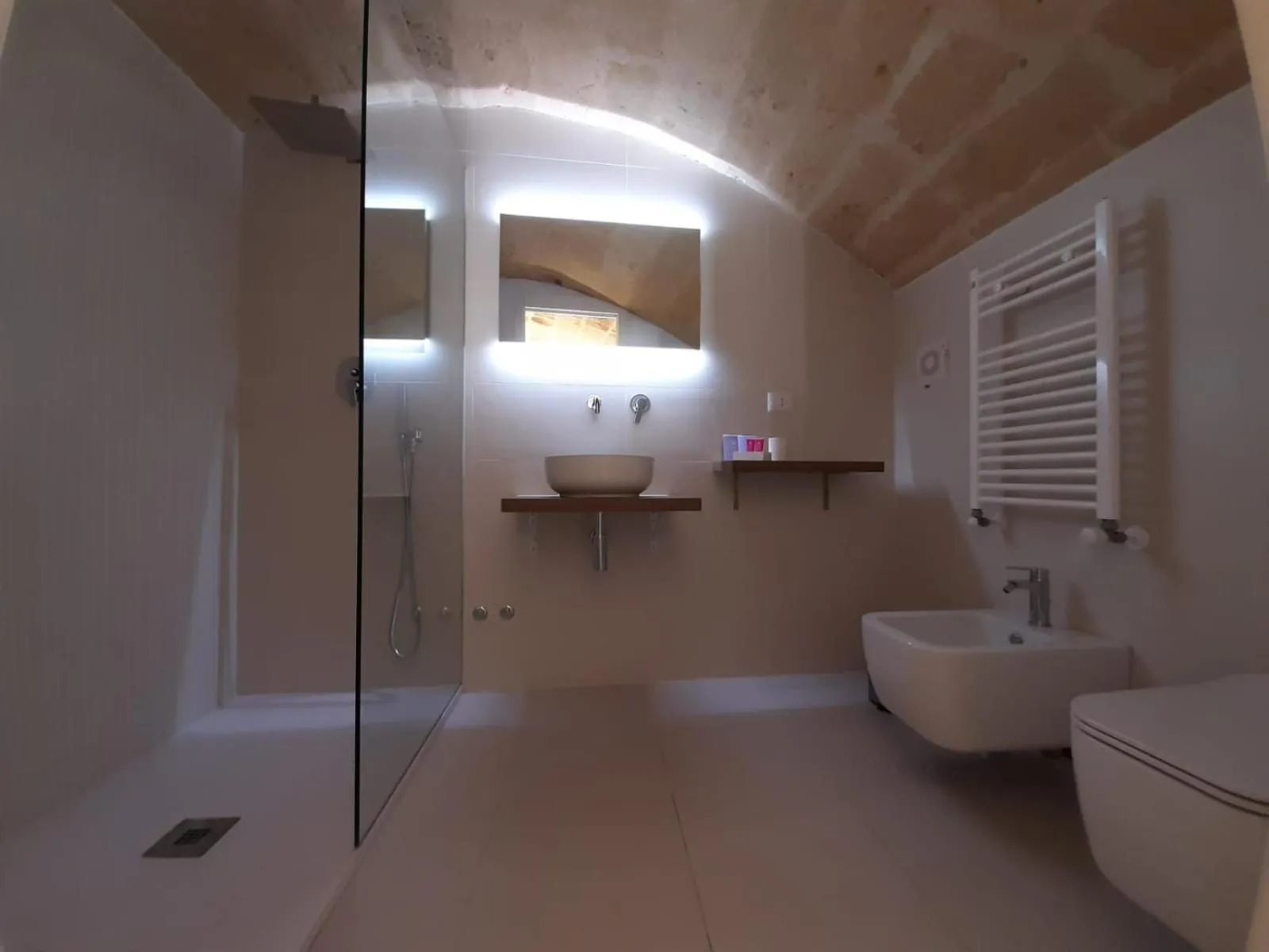 Bathroom in Endea Suite Rooms & Lounge SPA