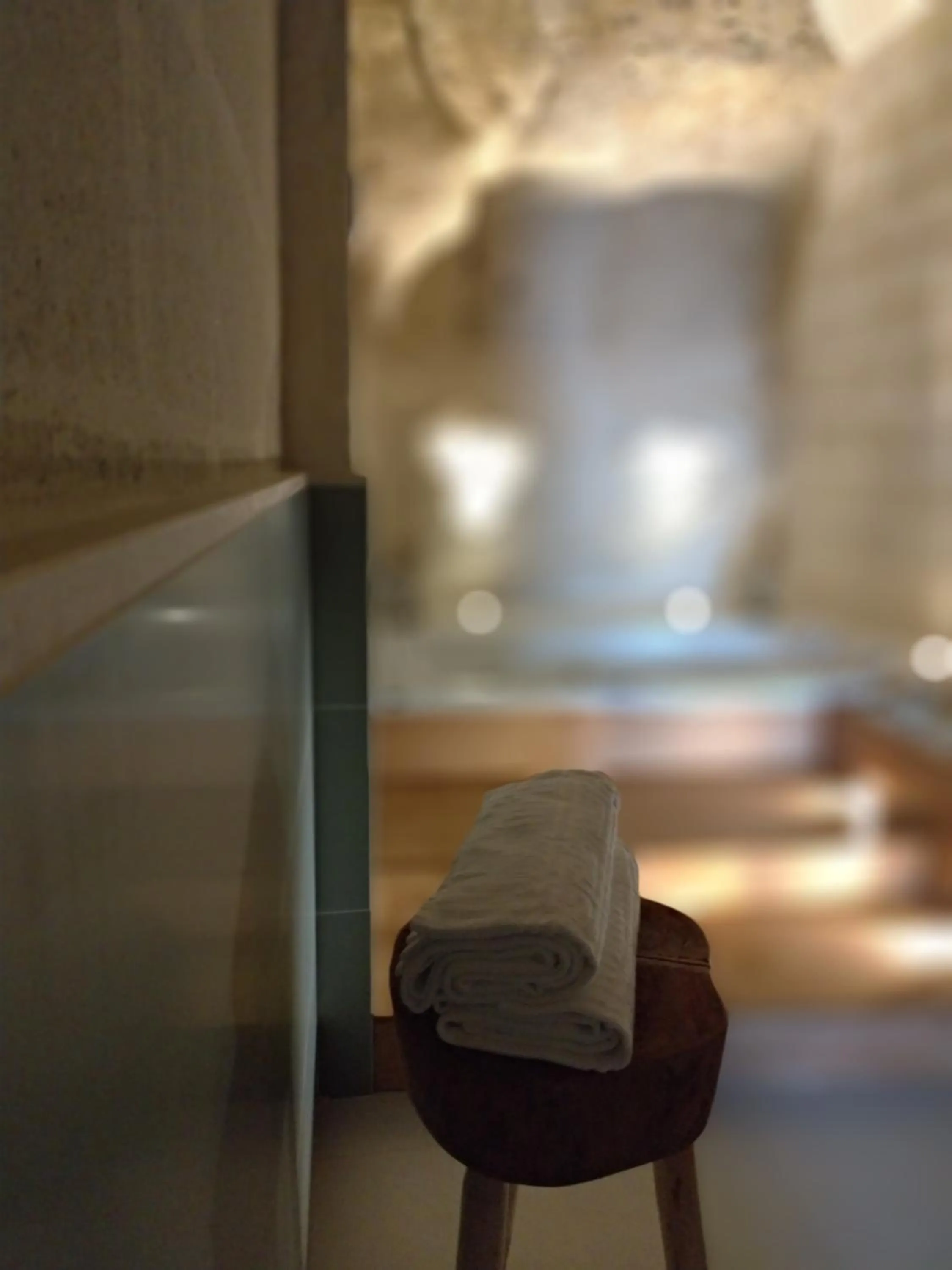 Bathroom, Bed in Endea Suite Rooms & Lounge SPA