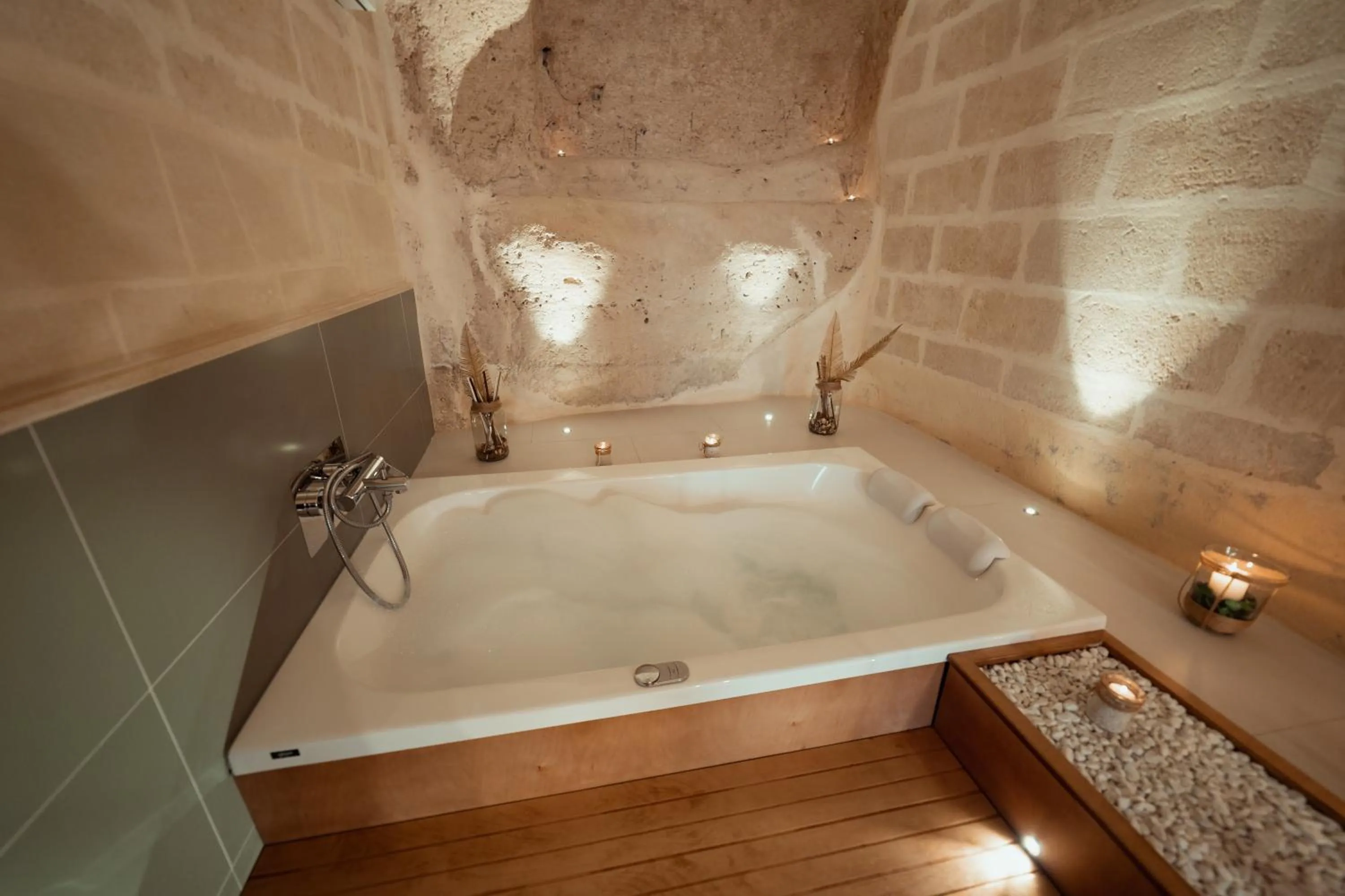 Bath in Endea Suite Rooms & Lounge SPA