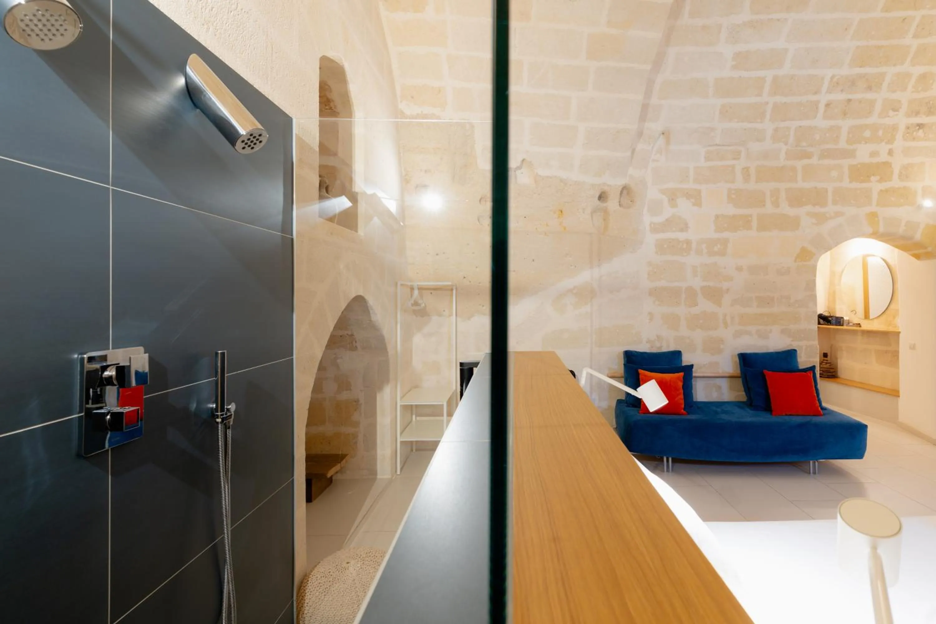 Shower in Endea Suite Rooms & Lounge SPA