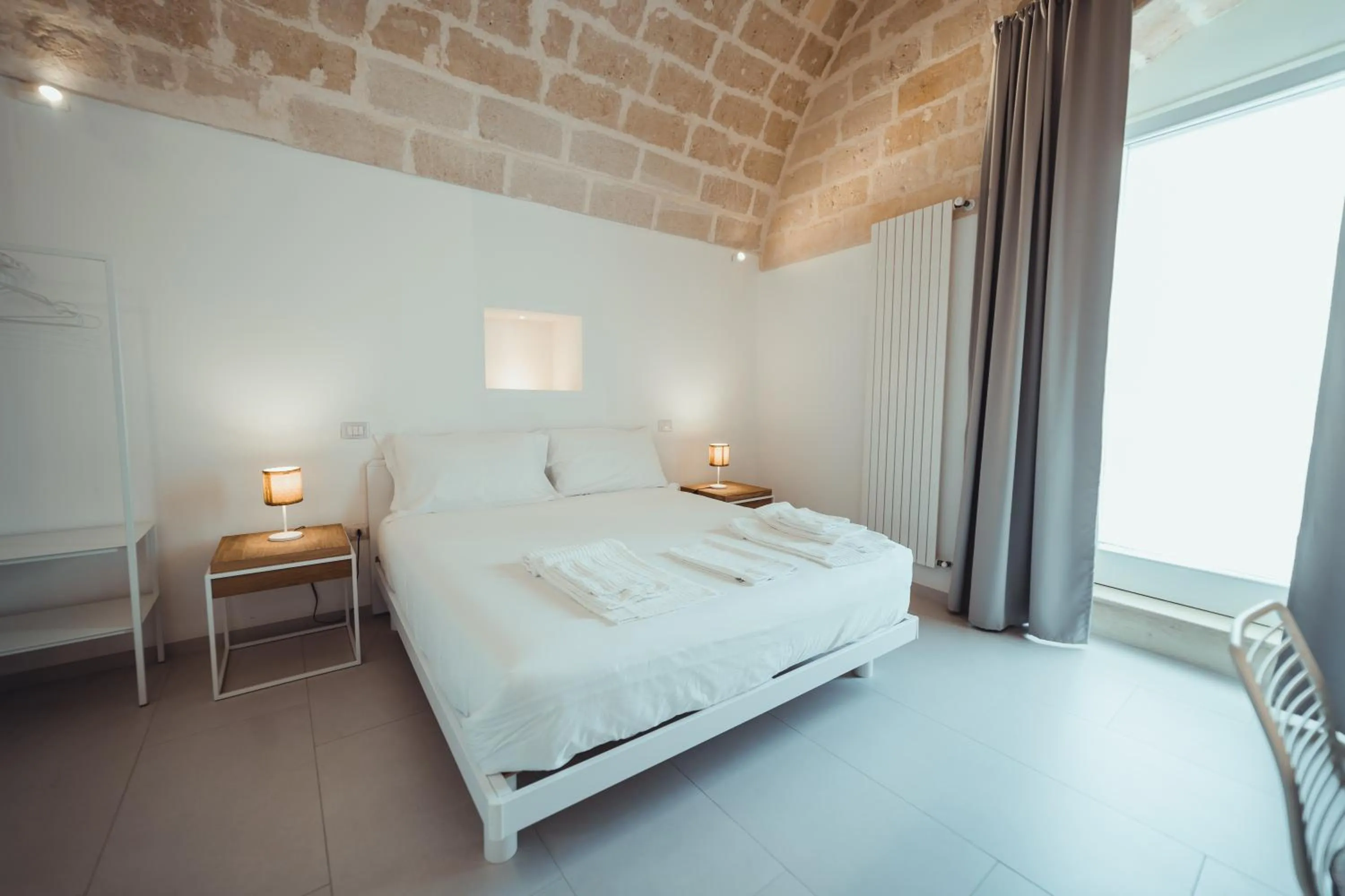 Photo of the whole room, Bed in Endea Suite Rooms & Lounge SPA