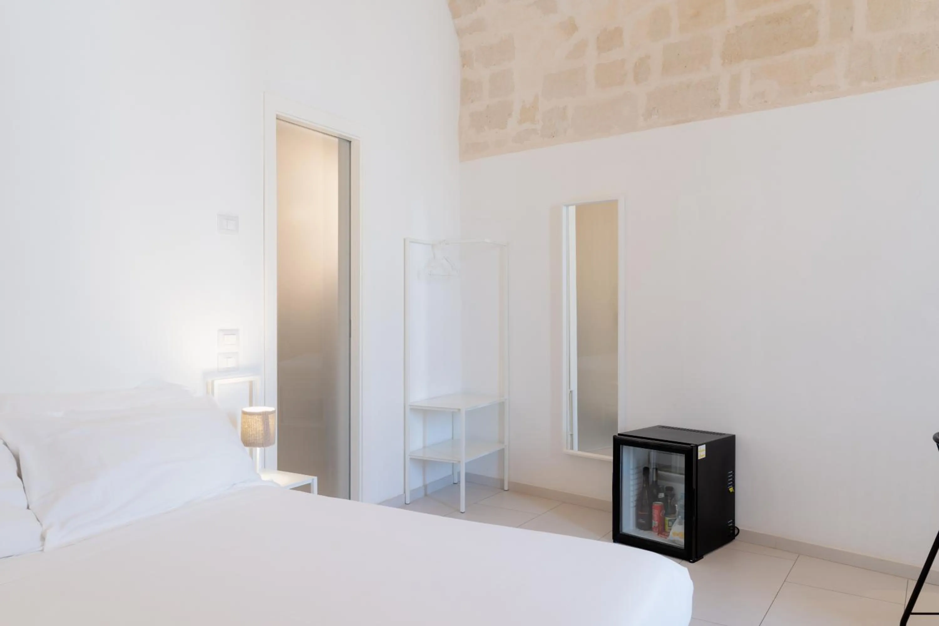 Photo of the whole room, Bed in Endea Suite Rooms & Lounge SPA