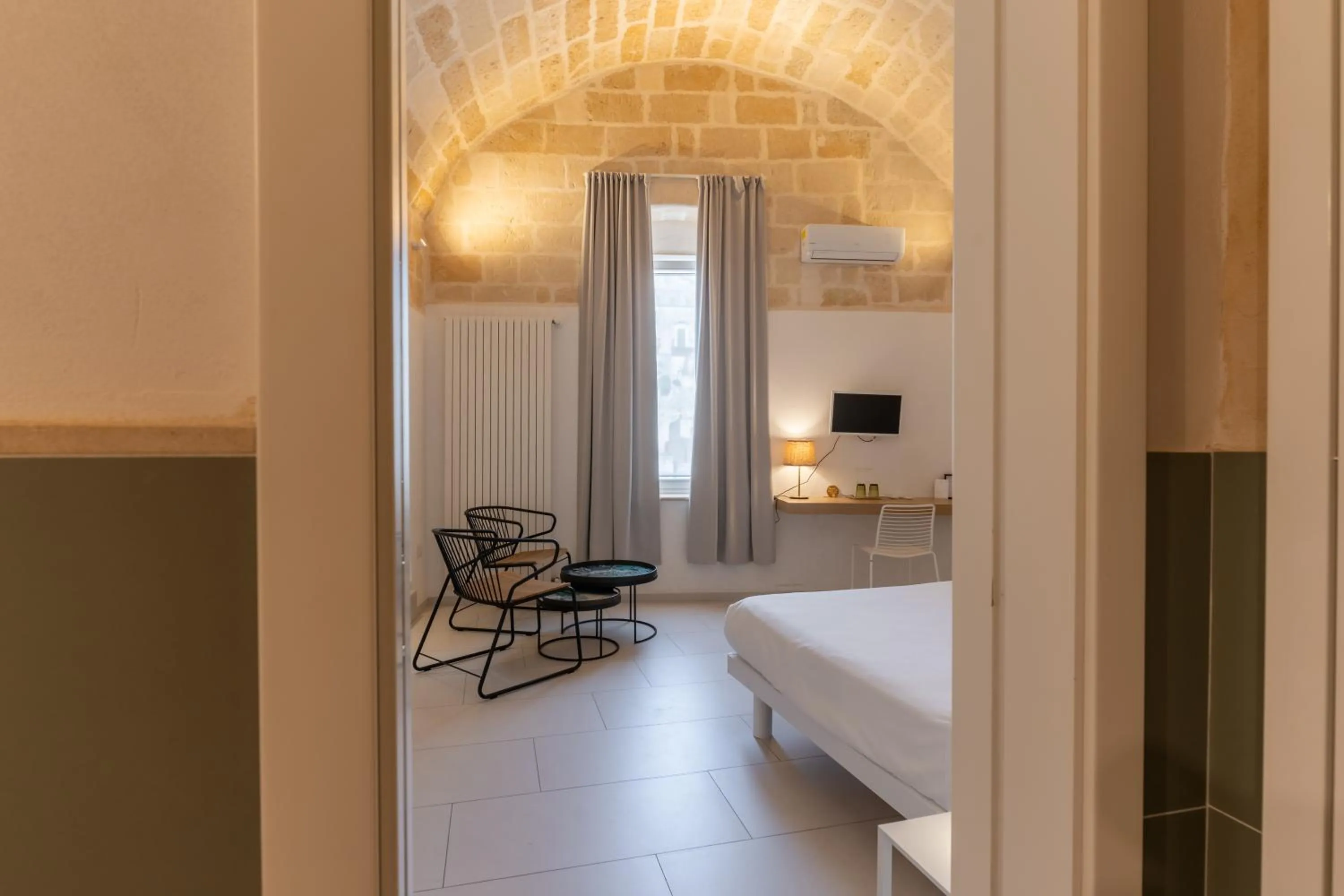 Photo of the whole room, Bed in Endea Suite Rooms & Lounge SPA