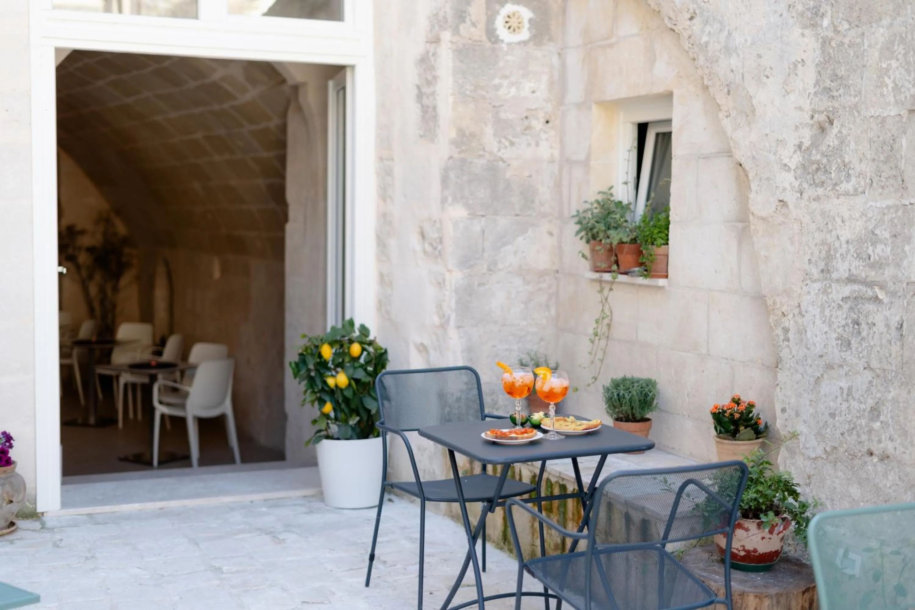 Summer in Endea Suite Rooms & Lounge SPA