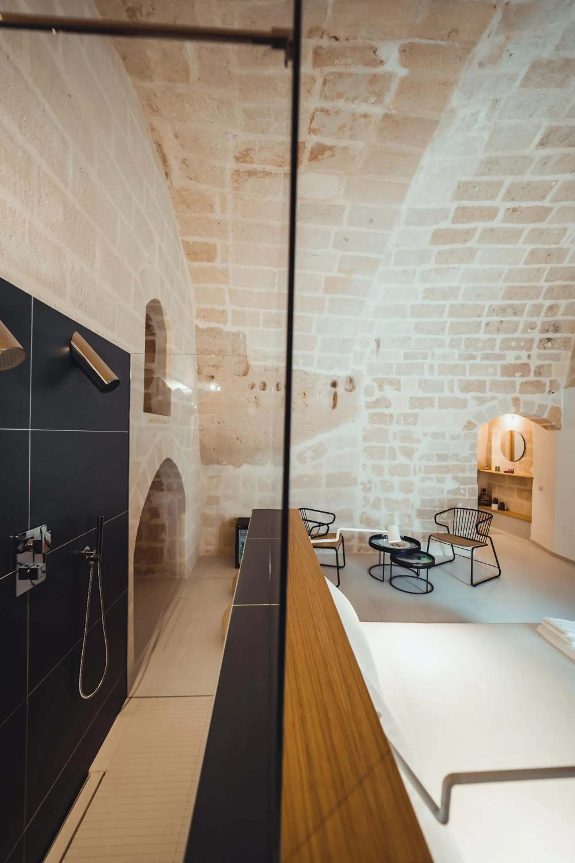 Shower in Endea Suite Rooms & Lounge SPA