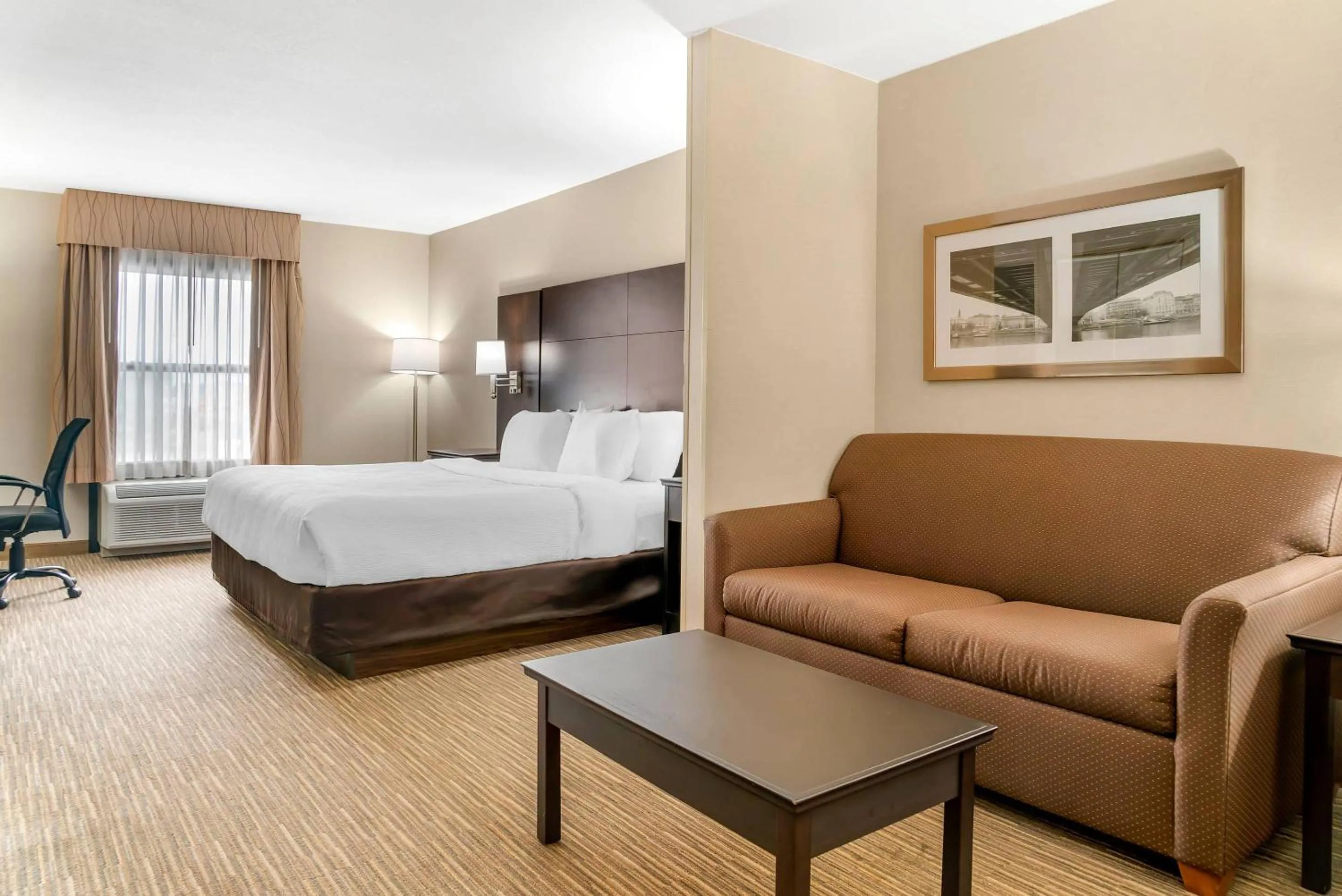 Bedroom, Bed in Quality Inn & Suites Monroe