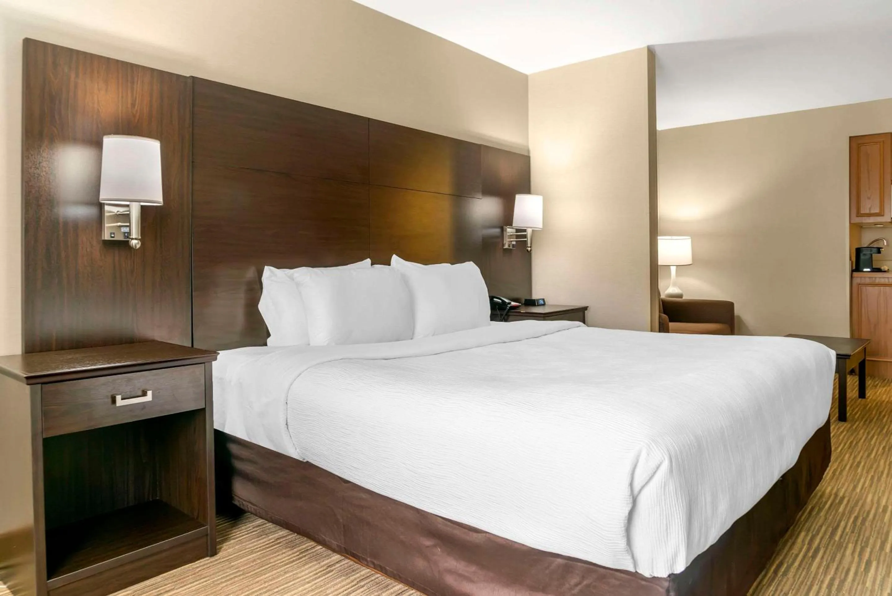 Bedroom, Bed in Quality Inn & Suites Monroe