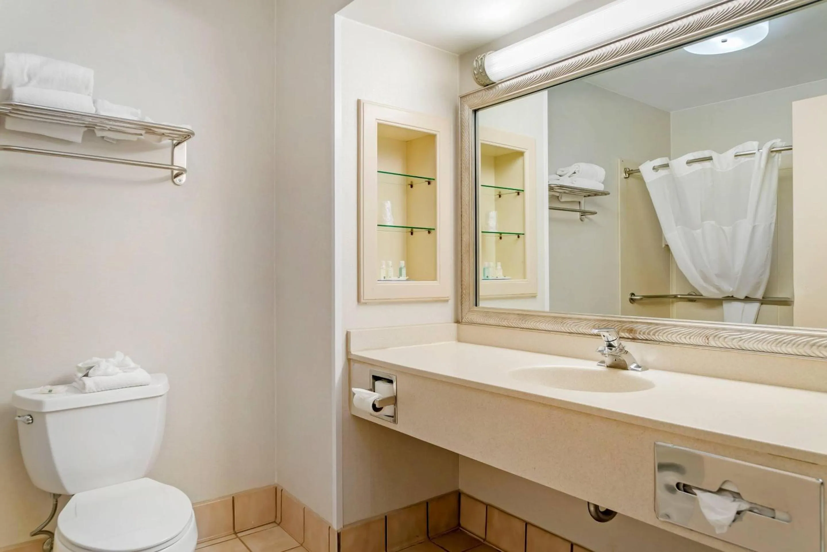 Bedroom in Quality Inn & Suites Monroe