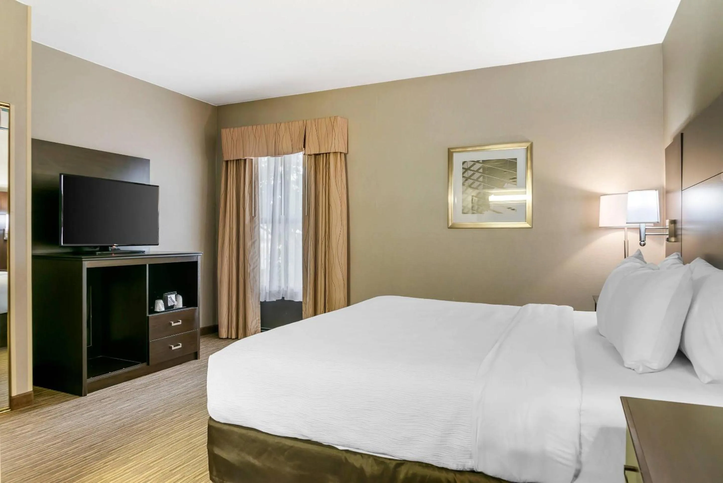 Bedroom, Bed in Quality Inn & Suites Monroe