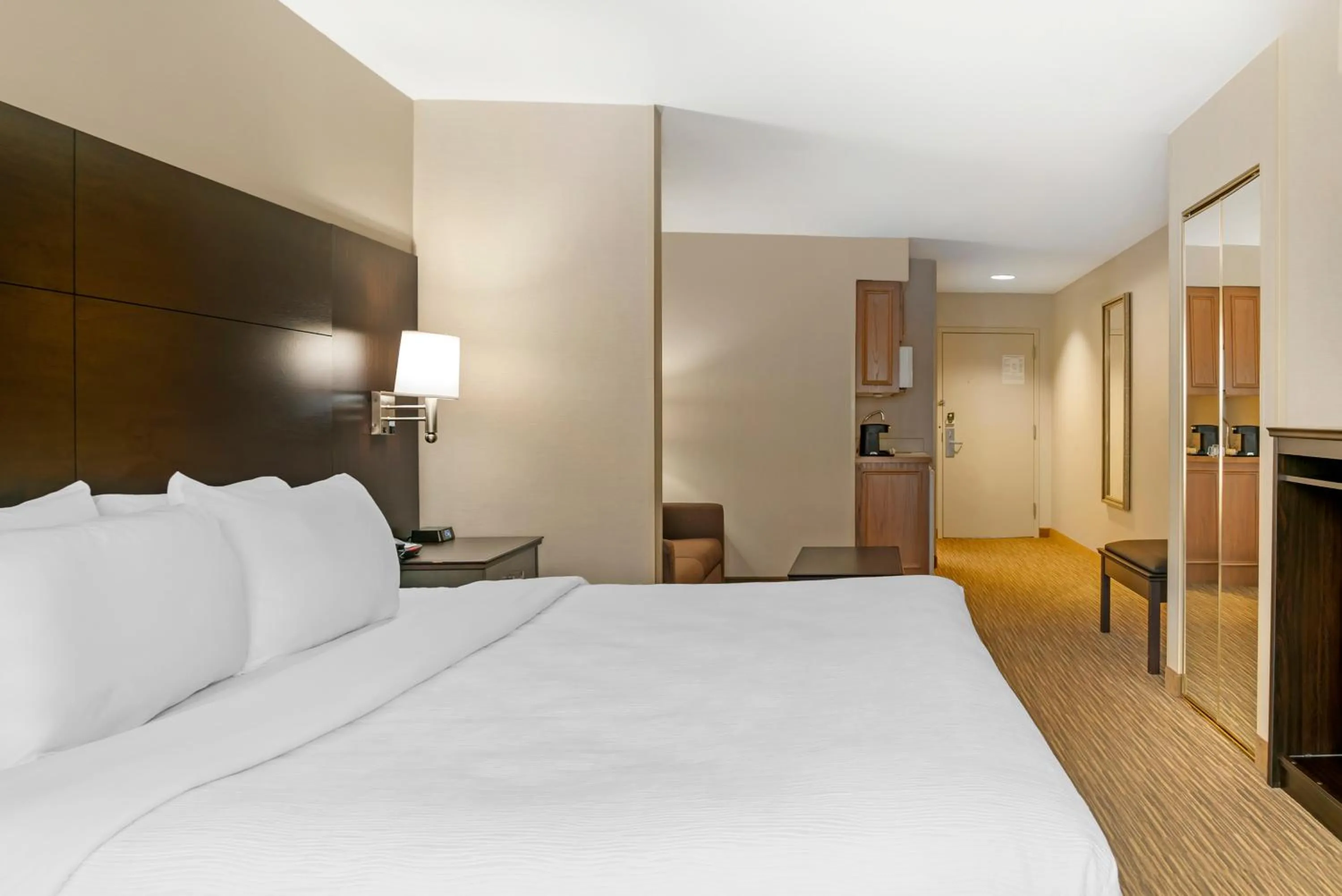 Bed in Quality Inn & Suites Monroe